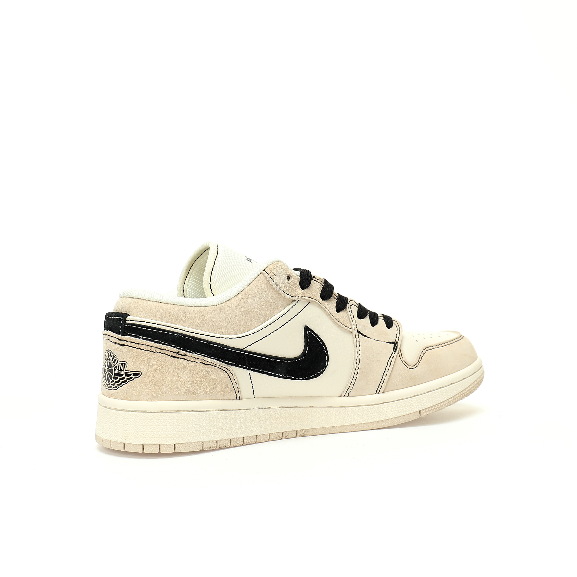 CX专供 X版公司货 【乔1】 【新品实拍篇】升级B版#男女鞋真标半码制#采用软质荔枝纹牛剖革组合猪巴革鞋面材质#缜密拉帮中底布#鞋垫嵌EVA缓震物料及背胶#内置气垫及耐磨橡胶大底❗️创意定制联名,著名户外品牌·北面/The North Face x Nike Air Jordan 1 Low OG"TNF"AJ1乔丹一代经典低帮文化百搭休闲运动篮球鞋“联名米白卡其黑北面钩子”SJ9950-028 尺码：36 36.5 37.5 38 38.5 39 40 40.5 41 42 42.5 43 44 44.5 45