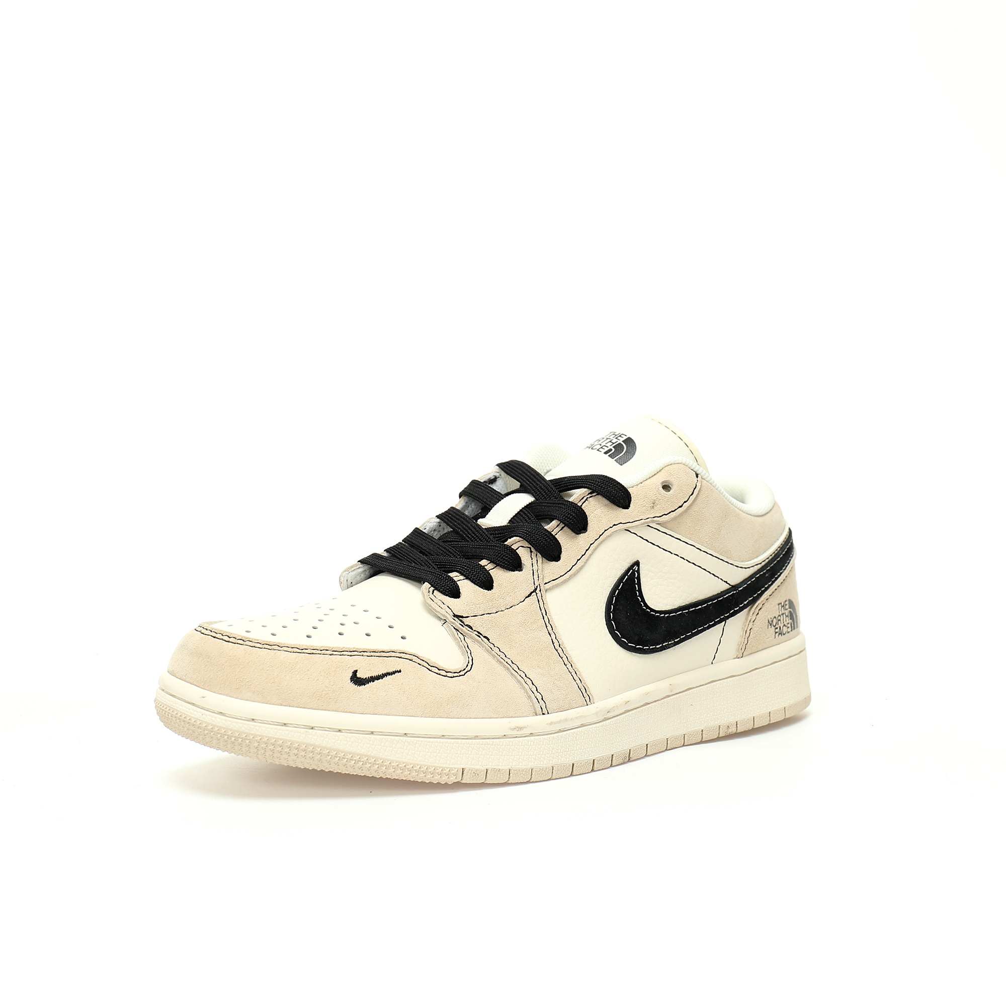 CX专供 X版公司货 【乔1】 【新品实拍篇】升级B版#男女鞋真标半码制#采用软质荔枝纹牛剖革组合猪巴革鞋面材质#缜密拉帮中底布#鞋垫嵌EVA缓震物料及背胶#内置气垫及耐磨橡胶大底❗️创意定制联名,著名户外品牌·北面/The North Face x Nike Air Jordan 1 Low OG"TNF"AJ1乔丹一代经典低帮文化百搭休闲运动篮球鞋“联名米白卡其黑北面钩子”SJ9950-028 尺码：36 36.5 37.5 38 38.5 39 40 40.5 41 42 42.5 43 44 44.5 45
