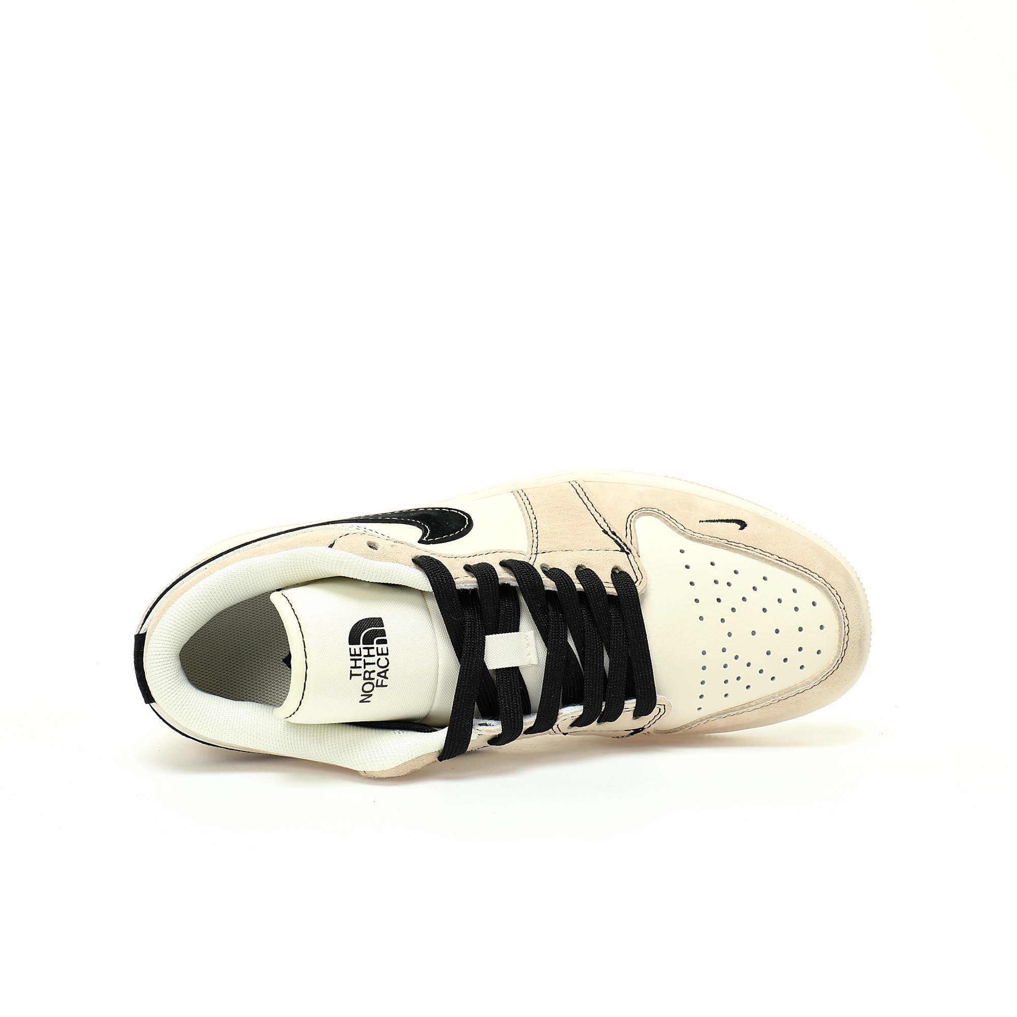 CX专供 X版公司货 【乔1】 【新品实拍篇】升级B版#男女鞋真标半码制#采用软质荔枝纹牛剖革组合猪巴革鞋面材质#缜密拉帮中底布#鞋垫嵌EVA缓震物料及背胶#内置气垫及耐磨橡胶大底❗️创意定制联名,著名户外品牌·北面/The North Face x Nike Air Jordan 1 Low OG"TNF"AJ1乔丹一代经典低帮文化百搭休闲运动篮球鞋“联名米白卡其黑北面钩子”SJ9950-028 尺码：36 36.5 37.5 38 38.5 39 40 40.5 41 42 42.5 43 44 44.5 45