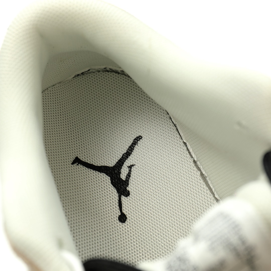 细节图
.
.
.
.
 CX专供 X版公司货
【乔1】
【新品实拍篇】升级B版#男女鞋真标半码制#采用软质荔枝纹牛剖革组合猪巴革鞋面材质#缜密拉帮中底布#鞋垫嵌EVA缓震物料及背胶#内置气垫及耐磨橡胶大底❗️创意定制联名,著名户外品牌·北面/The North Face x Nike Air Jordan 1 Low OG"TNF"AJ1乔丹一代经典低帮文化百搭休闲运动篮球鞋“联名米白卡其黑北面钩子”SJ9950-028
尺码：36 36.5 37.5 38 38.5 39 40 40.5 41 42 42.5 43 44 44.5 45