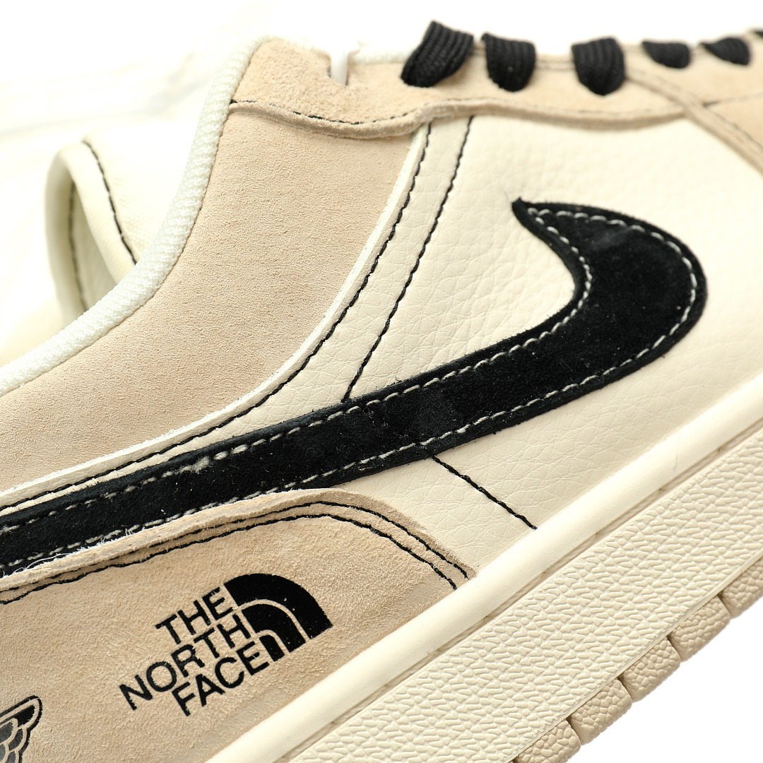 细节图
.
.
.
.
 CX专供 X版公司货
【乔1】
【新品实拍篇】升级B版#男女鞋真标半码制#采用软质荔枝纹牛剖革组合猪巴革鞋面材质#缜密拉帮中底布#鞋垫嵌EVA缓震物料及背胶#内置气垫及耐磨橡胶大底❗️创意定制联名,著名户外品牌·北面/The North Face x Nike Air Jordan 1 Low OG"TNF"AJ1乔丹一代经典低帮文化百搭休闲运动篮球鞋“联名米白卡其黑北面钩子”SJ9950-028
尺码：36 36.5 37.5 38 38.5 39 40 40.5 41 42 42.5 43 44 44.5 45