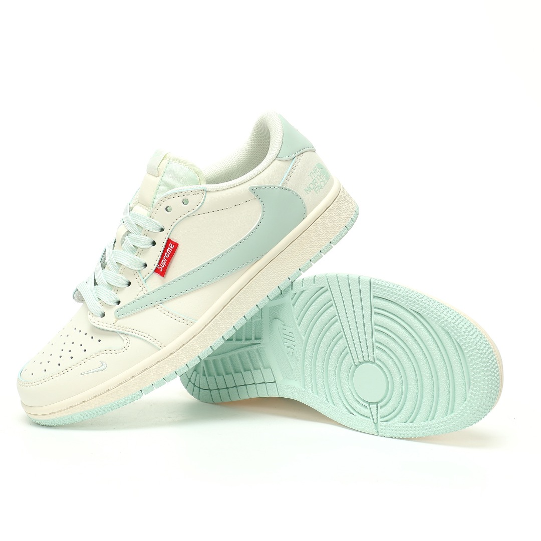 细节图
.
..
.
.
 CX专供 毒版公司货
【乔1】
【新品实拍篇】升级B版#男女鞋真标半码制#采用软质荔枝纹牛剖革鞋面材质#缜密拉帮中底布#鞋垫嵌EVA缓震物料及背胶#内置气垫及耐磨橡胶大底❗️当红嘻哈歌手特拉维斯·斯科特定制联名\著名户外品牌·北面/The North Face x Travis Scott x Nike Air Jordan 1 Low OG SP"TNF"AJ1乔丹一代经典低帮文化百搭休闲运动篮球鞋“TS联名米白浅薄荷北面倒钩反光”XZ5158-001
尺码：36 36.5 37.5 38 38.5 39 40 40.5 41 42 42.5 43 44 44.5 45