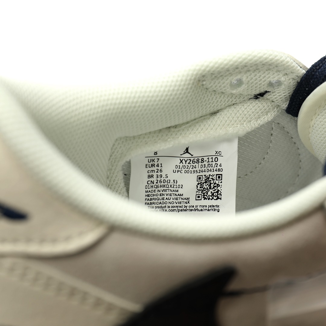 CX专供 毒版公司货 【乔1】 【新品实拍篇】升级B版#男女鞋真标半码制#采用软质荔枝纹牛剖革组合猪巴革鞋面材质#缜密拉帮中底布#鞋垫嵌EVA缓震物料及背胶#内置气垫及耐磨橡胶大底❗️创意定制三方联名配色,著名户外品牌·北面/The North Face x CDG x Travis Scott x Nike Air Jordan 1 Low OG"Comme des Garcons"AJ1乔丹一代经典低帮文化百搭休闲运动篮球鞋“TS联名米白藏蓝镭射北面CDG倒钩”XY2688-110 尺码:36 36.5 37.5 38 38.5 39 40 40.5 41 42 42.5 43 44 44.5 45