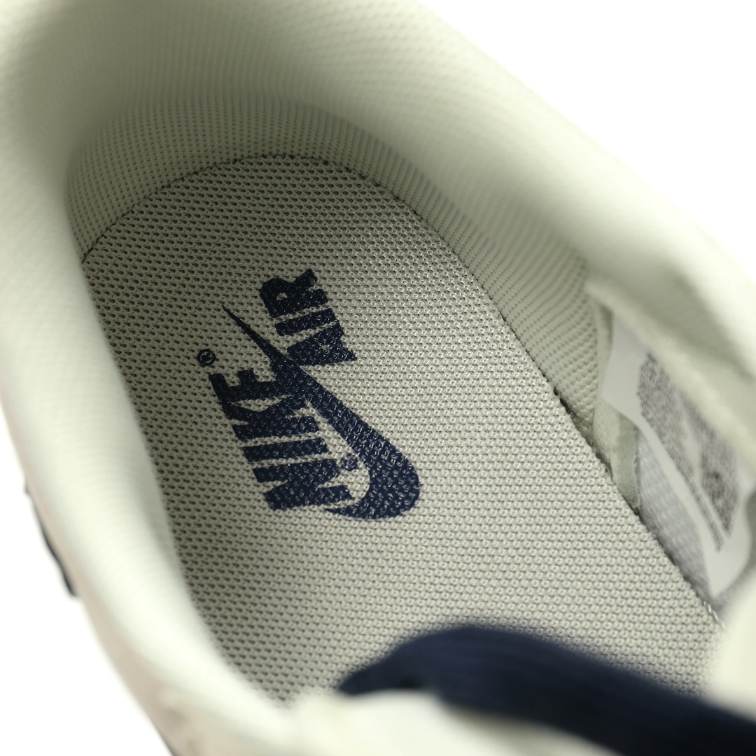 CX专供 毒版公司货 【乔1】 【新品实拍篇】升级B版#男女鞋真标半码制#采用软质荔枝纹牛剖革组合猪巴革鞋面材质#缜密拉帮中底布#鞋垫嵌EVA缓震物料及背胶#内置气垫及耐磨橡胶大底❗️创意定制三方联名配色,著名户外品牌·北面/The North Face x CDG x Travis Scott x Nike Air Jordan 1 Low OG"Comme des Garcons"AJ1乔丹一代经典低帮文化百搭休闲运动篮球鞋“TS联名米白藏蓝镭射北面CDG倒钩”XY2688-110 尺码:36 36.5 37.5 38 38.5 39 40 40.5 41 42 42.5 43 44 44.5 45