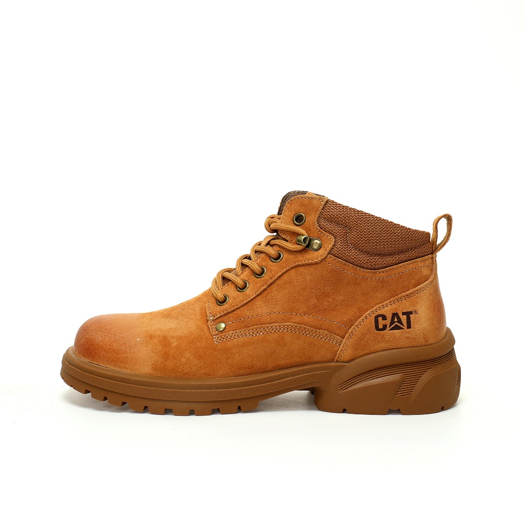 CX专供 独家纯原 【CAT】 【新品实拍篇】男鞋(皮鞋码，偏大一码!!)广东中山代工厂原产楦型#出口外贸订单#采用丝光猪巴革鞋面材质#轻量橡胶大底#正确原盒包装吊牌#完全还原ZP工艺❗️硬汉推土机品牌/卡特CAT Camel Miel Raz 米尔·拉兹矮帮系列男士系带百搭工装机车休闲马丁短靴“麂皮麦黄擦色”P721913 尺码：39 40 41 42 43 44(皮鞋码，偏大一码!!)