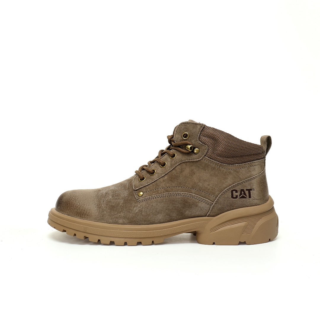CX专供 独家纯原 【CAT】 【新品实拍篇】男鞋(皮鞋码，偏大一码!!)广东中山代工厂原产楦型#出口外贸订单#采用丝光猪巴革鞋面材质#轻量橡胶大底#正确原盒包装吊牌#完全还原ZP工艺❗️硬汉推土机品牌/卡特CAT Camel Miel Raz 米尔·拉兹矮帮系列男士系带百搭工装机车休闲马丁短靴“麂皮深卡其擦色”P721913 尺码：39 40 41 42 43 44(皮鞋码，偏大一码!!)