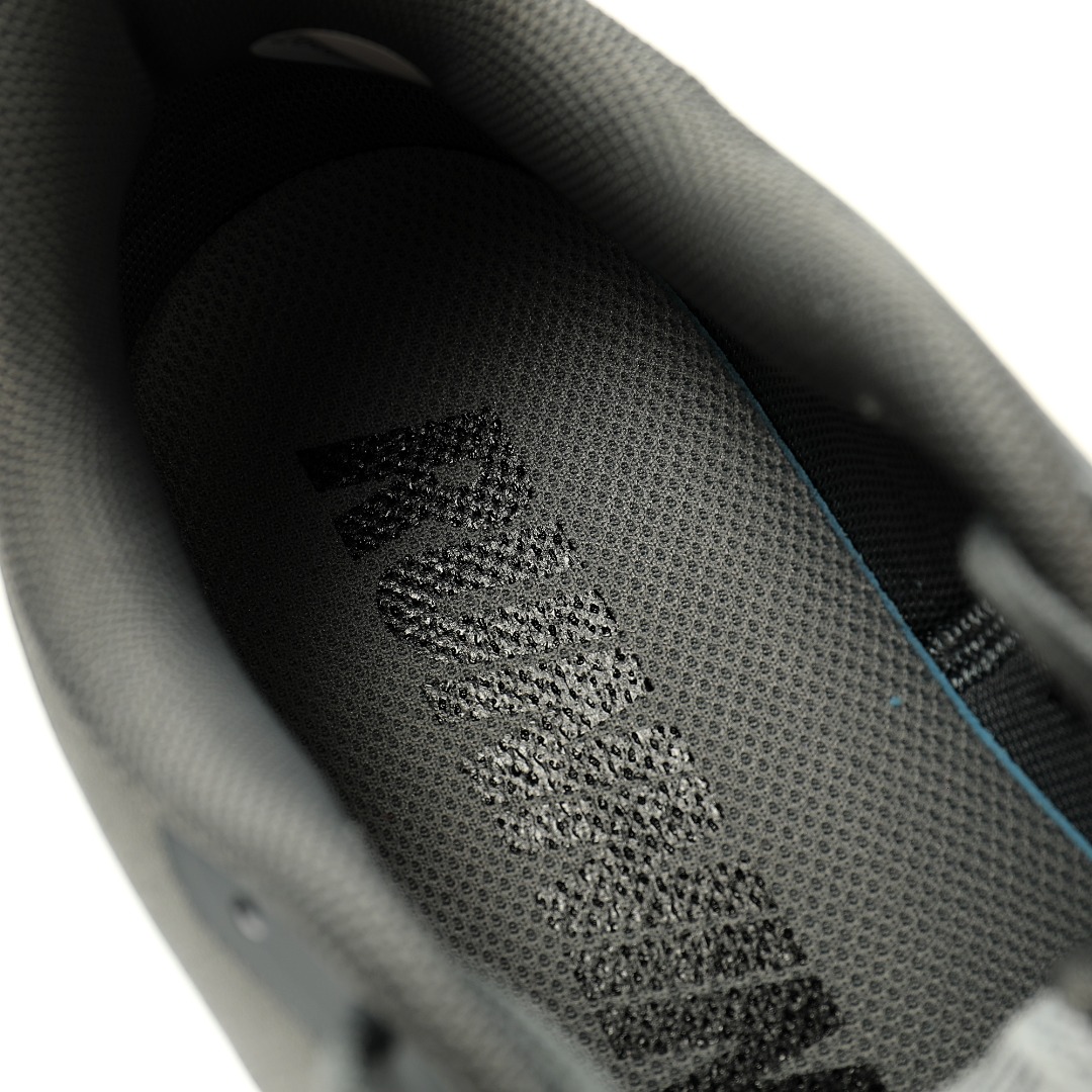 细节图
.
.
.
.
 CX专供 独家纯原
【NK】
【新品实拍篇】升级J版#男鞋真标半码制#升级原楦原纸版开发#男鞋真标半码制#采用Flymesh网织鞋面材质#内置Zoom小气垫装置❗️全新天猫长青款式，耐克Nike Zoom WINFLO 7X代系列飞线贾卡轻质透气休闲运动跑步鞋“网织深灰黑”CJ0291-008
尺码：39 40 40.5 41 42 42.5 43 44 45