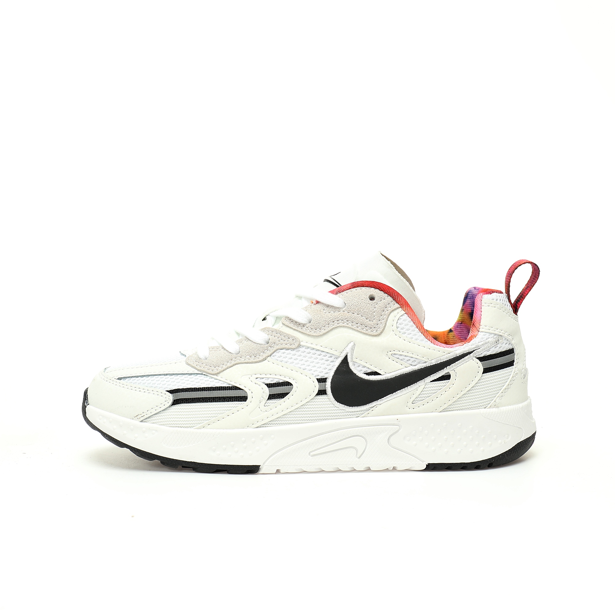 CX专供 独家纯原 【NK】 【新品实拍篇】优选X版#男女鞋半码制#采用硬质牛剖革组合网织布鞋面材质#内嵌环形EVA缓震鞋垫#外置防滑隔色耐磨橡胶大底❗向奥林匹克运动精神致敬！联名涂鸦艺术大师Futura x Nike Jam Breaking"Train Olympics"街舞系列低帮霹雳舞复古休闲运动慢跑鞋“巴黎奥运版白黑涂鸦签名版”FZ8966-100 尺码：36 36.5 37.5 38 38.5 39 40 40.5 41 42 42.5 43 44 45 为了庆祝即将到来的 2024 年巴黎奥运会，Nike 推出了 Nike Jam。这款创新运动鞋型专门为 Breaking 而设计——该舞种今年将首次亮相奥运会。更令人惊喜的是，著名涂鸦艺术家 Futura 与 Nike 合作推出了一个特别版本——Futura x Nike Jam Train「Olympics」。该鞋的特点是其响应缓冲系统和轻便透气的结构，采用了充满动态感的白色、光子尘埃灰、铂金和黑色配色，鞋垫、内衬以及后跟标签处均饰有 Futura 的标志性艺术图案。