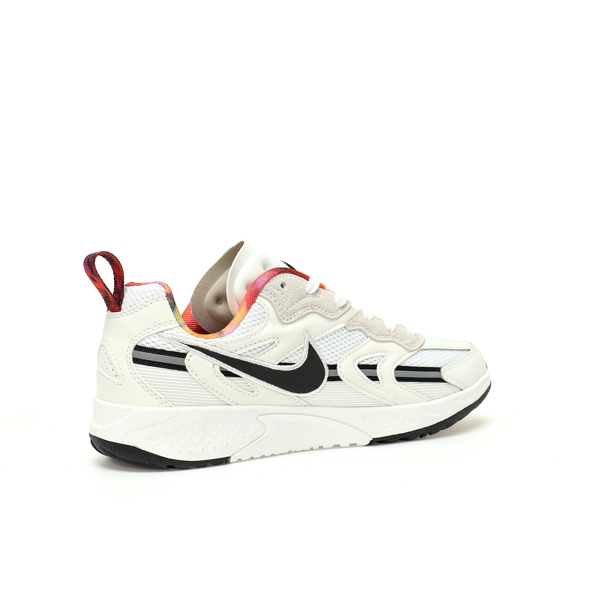 CX专供 独家纯原 【NK】 【新品实拍篇】优选X版#男女鞋半码制#采用硬质牛剖革组合网织布鞋面材质#内嵌环形EVA缓震鞋垫#外置防滑隔色耐磨橡胶大底❗向奥林匹克运动精神致敬！联名涂鸦艺术大师Futura x Nike Jam Breaking"Train Olympics"街舞系列低帮霹雳舞复古休闲运动慢跑鞋“巴黎奥运版白黑涂鸦签名版”FZ8966-100 尺码：36 36.5 37.5 38 38.5 39 40 40.5 41 42 42.5 43 44 45 为了庆祝即将到来的 2024 年巴黎奥运会，Nike 推出了 Nike Jam。这款创新运动鞋型专门为 Breaking 而设计——该舞种今年将首次亮相奥运会。更令人惊喜的是，著名涂鸦艺术家 Futura 与 Nike 合作推出了一个特别版本——Futura x Nike Jam Train「Olympics」。该鞋的特点是其响应缓冲系统和轻便透气的结构，采用了充满动态感的白色、光子尘埃灰、铂金和黑色配色，鞋垫、内衬以及后跟标签处均饰有 Futura 的标志性艺术图案。