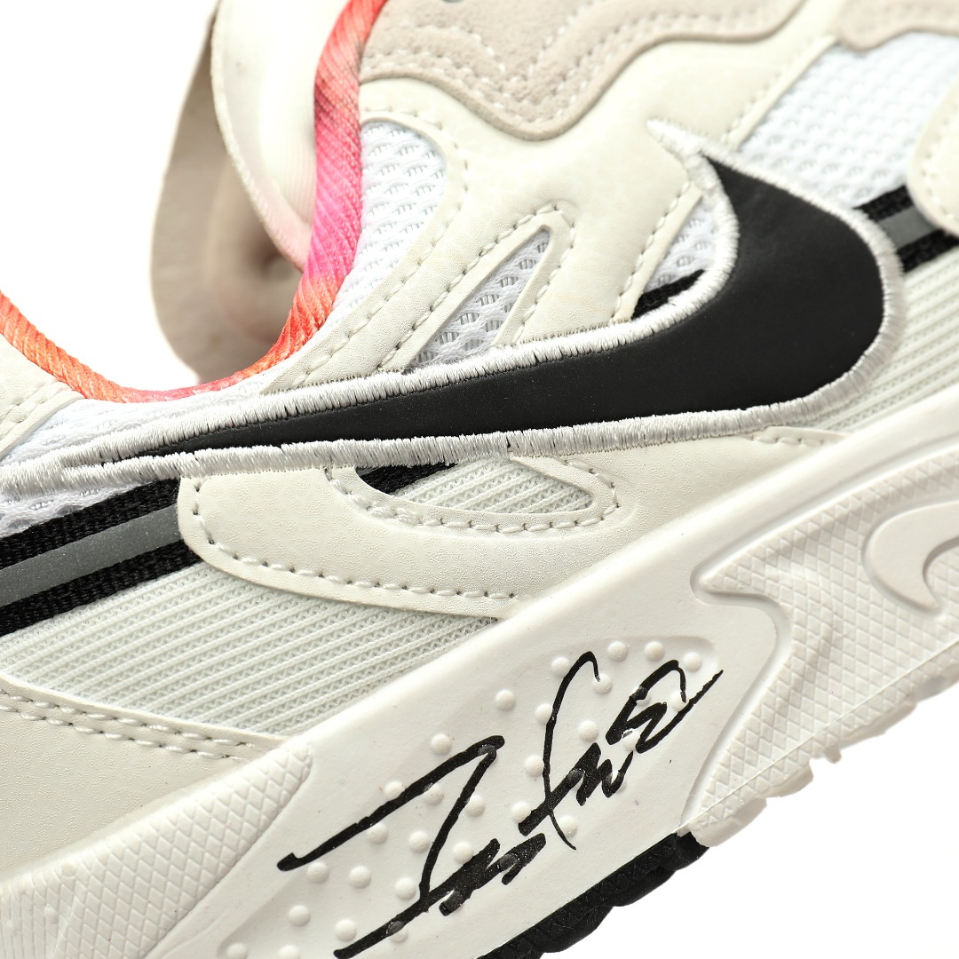 细节图
.
.
.
.
 CX专供 独家纯原
【NK】
【新品实拍篇】优选X版#男女鞋半码制#采用硬质牛剖革组合网织布鞋面材质#内嵌环形EVA缓震鞋垫#外置防滑隔色耐磨橡胶大底❗向奥林匹克运动精神致敬！联名涂鸦艺术大师Futura x Nike Jam Breaking"Train Olympics"街舞系列低帮霹雳舞复古休闲运动慢跑鞋“巴黎奥运版白黑涂鸦签名版”FZ8966-100
尺码：36 36.5 37.5 38 38.5 39 40 40.5 41 42 42.5 43 44 45
为了庆祝即将到来的 2024 年巴黎奥运会，Nike 推出了 Nike Jam。这款创新运动鞋型专门为 Breaking 而设计——该舞种今年将首次亮相奥运会。更令人惊喜的是，著名涂鸦艺术家 Futura 与 Nike 合作推出了一个特别版本——Futura x Nike Jam Train「Olympics」。该鞋的特点是其响应缓冲系统和轻便透气的结构，采用了充满动态感的白色、光子尘埃灰、铂金和黑色配色，鞋垫、内衬以及后跟标签处均饰有 Futura 的标志性艺术图案。