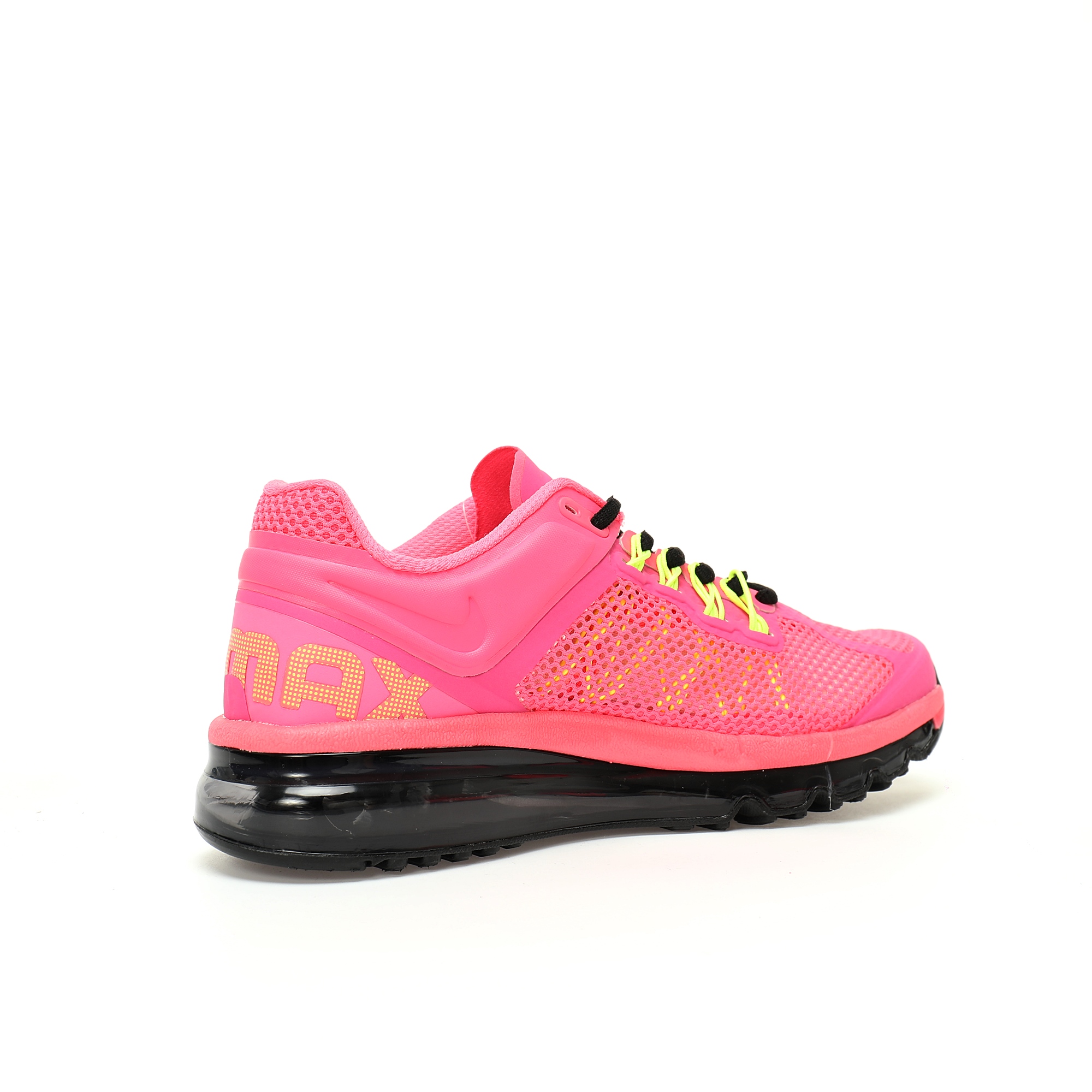 CX专供 独家纯原 【NK】 【新品实拍篇】品质D版#35-42:女鞋真标半码制#升级原楦原纸版开发#采用轻量透气网织面料材质#原厂OrthoLite（欧索莱）去味海绵鞋垫#超轻薄EVA拉帮中底材质#正确原厂钢印#全掌真Air缓震气垫大底❗️轻盈跃动,复古新风尚！耐克Nike Air Max 2013"Digital Pink Black"2013大气垫系列低帮全掌大气垫休闲运动百搭慢跑鞋“网织荧光粉黑”555753-600 尺码：35 36 36.5 37.5 38 38.5 39 40 40.5 41 42 每年三月，Nike都会为庆祝“Air Max Day”这一盛大活动推出全新的鞋款，就像今年推出的搭载了双柱状动态气垫系统的Air Max Dn一样。除了每年推出的全新鞋款，以年代命名的气垫系列的复刻，也是鞋迷关注的焦点，比如近年来Nike重点推广的Air Max 2013。Nike Air Max 2013推出时，凭借全掌气垫和多种材质的组合鞋面，为旗下的气垫鞋款带来了全新的风貌。此外，Nike还于2022年与Stüssy合作，使Air Max 2013以全新的造型宣告回归，去年也通过“10周年”纪念活动陆续复刻了过去的经典配色，如今品牌还将推出全新款式的Nike Air Max 2013“Sunset”。作为全新的配色，Nike Air Max 2013“Sunset”以宛如日落般的渐变设计，不禁让人联想到经典配色OG“Tropical Fish”的Nike Air Max Plus，特别是鞋头覆盖的橘红色调，恰到好处地与配色主题相呼应，全黑的鞋面也完美地诠释了鞋身复杂的结构。当然，提供舒适脚感的冰蓝色气垫大底也是这双鞋吸引人的因素之一。