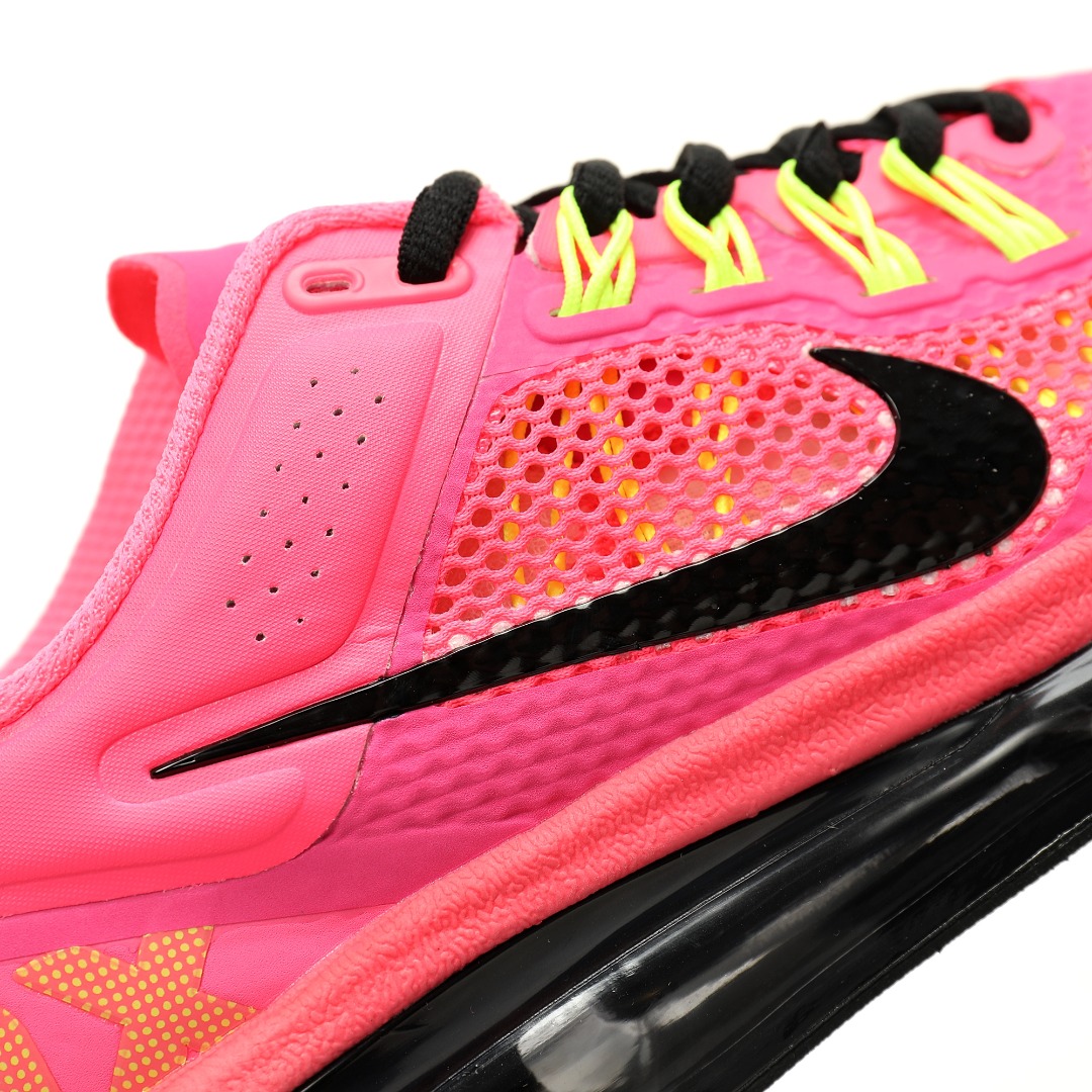 细节图
.
.
.
.
 CX专供 独家纯原
【NK】
【新品实拍篇】品质D版#35-42:女鞋真标半码制#升级原楦原纸版开发#采用轻量透气网织面料材质#原厂OrthoLite（欧索莱）去味海绵鞋垫#超轻薄EVA拉帮中底材质#正确原厂钢印#全掌真Air缓震气垫大底❗️轻盈跃动,复古新风尚！耐克Nike Air Max 2013"Digital Pink Black"2013大气垫系列低帮全掌大气垫休闲运动百搭慢跑鞋“网织荧光粉黑”555753-600
尺码：35 36 36.5 37.5 38 38.5 39 40 40.5 41 42
每年三月，Nike都会为庆祝“Air Max Day”这一盛大活动推出全新的鞋款，就像今年推出的搭载了双柱状动态气垫系统的Air Max Dn一样。除了每年推出的全新鞋款，以年代命名的气垫系列的复刻，也是鞋迷关注的焦点，比如近年来Nike重点推广的Air Max 2013。Nike Air Max 2013推出时，凭借全掌气垫和多种材质的组合鞋面，为旗下的气垫鞋款带来了全新的风貌。此外，Nike还于2022年与Stüssy合作，使Air Max 2013以全新的造型宣告回归，去年也通过“10周年”纪念活动陆续复刻了过去的经典配色，如今品牌还将推出全新款式的Nike Air Max 2013“Sunset”。作为全新的配色，Nike Air Max 2013“Sunset”以宛如日落般的渐变设计，不禁让人联想到经典配色OG“Tropical Fish”的Nike Air Max Plus，特别是鞋头覆盖的橘红色调，恰到好处地与配色主题相呼应，全黑的鞋面也完美地诠释了鞋身复杂的结构。当然，提供舒适脚感的冰蓝色气垫大底也是这双鞋吸引人的因素之一。