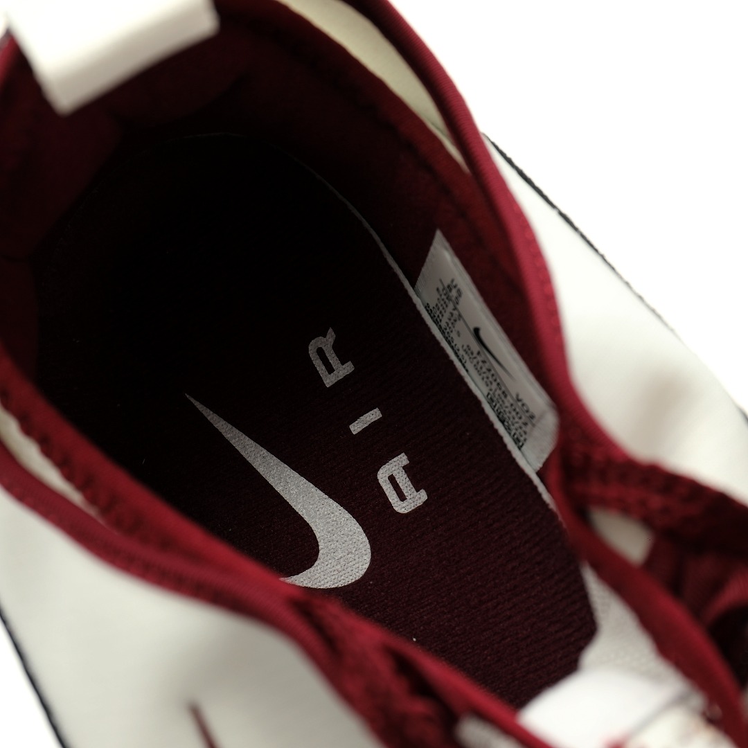 细节图
.
.
.
.
 CX专供 独家纯原
【NK】
【新品实拍篇】优选H版#男女鞋半码制#采用牛巴革组合弹力布鞋面材料#中底高弹MD缓震组合开窗式Air气垫装置#外置防滑耐磨橡胶大底❗️这双经典阔别多年回归！耐克Nike Wmns Air Max SNDR Sunder"Night Maroon"森德系列低帮气垫百搭增高休闲运动慢跑鞋“酒红白黑”FZ2068-003
尺码：36 36.5 37.5 38 38.5 39 40 40.5 41 42 42.5 43 44 45 46
创新 Air Max SNDR 自 1999 年便走在时代尖端，如今强势回归，气势更胜以往。从鞋跟周围的稳固贴合感到拉鍊鞋罩，这款传奇运动鞋不断打破框架。以张力十足的配色混搭黑色装饰片与活力四射的活力粉鞋罩。经典反光缝片与亮眼白色形成抢眼对比效果。鞋跟还配有 Max Air 缓震系统，前足则以 Nike Air 打造卓越弹力和舒适度。拉开鞋罩拉鍊，即露出「6453」字样，向 Nike 全球办公室电话号码的末 4 码致敬，这一组数字可在电话键盘上拼出英文字母的 N-I-K-E。