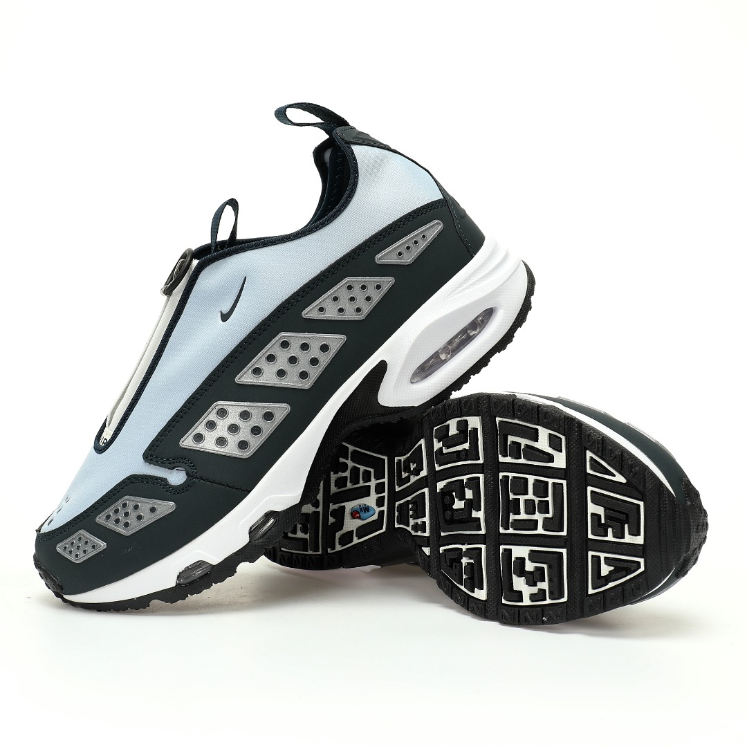 细节图
.
.
.
.
 CX专供 独家纯原
【NK】
【新品实拍篇】优选H版#男女鞋半码制#采用牛巴革组合弹力布鞋面材料#中底高弹MD缓震组合开窗式Air气垫装置#外置防滑耐磨橡胶大底❗️这双经典阔别多年回归！耐克Nike Wmns Air Max SNDR Sunder"Blue Ice"森德系列低帮气垫百搭增高休闲运动慢跑鞋“海军蓝浅蓝”HJ8080-400
尺码：36 36.5 37.5 38 38.5 39 40 40.5 41 42 42.5 43 44 45 46
创新 Air Max SNDR 自 1999 年便走在时代尖端，如今强势回归，气势更胜以往。从鞋跟周围的稳固贴合感到拉鍊鞋罩，这款传奇运动鞋不断打破框架。以张力十足的配色混搭黑色装饰片与活力四射的活力粉鞋罩。经典反光缝片与亮眼白色形成抢眼对比效果。鞋跟还配有 Max Air 缓震系统，前足则以 Nike Air 打造卓越弹力和舒适度。拉开鞋罩拉鍊，即露出「6453」字样，向 Nike 全球办公室电话号码的末 4 码致敬，这一组数字可在电话键盘上拼出英文字母的 N-I-K-E。