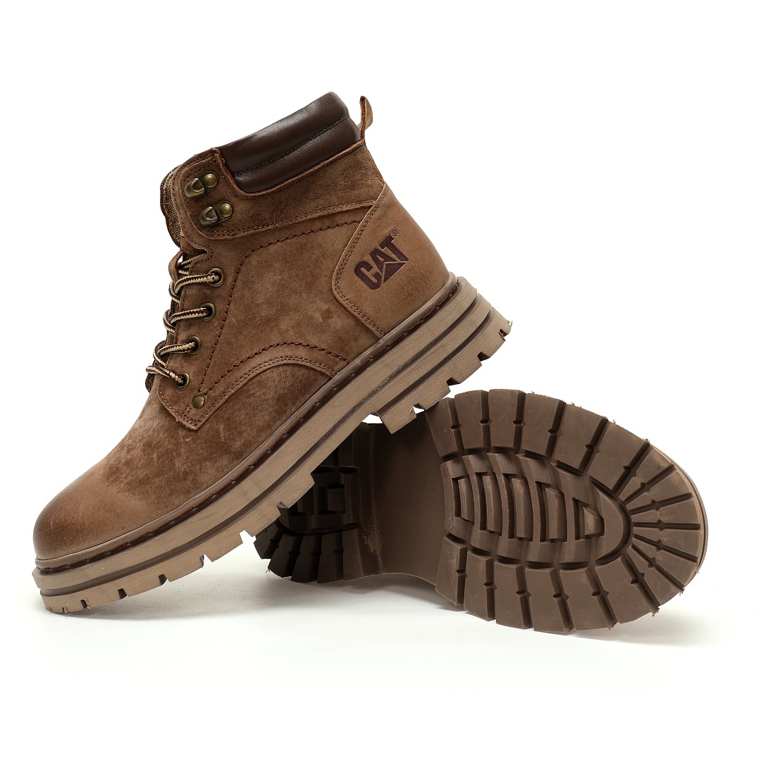 细节图
.
.
.
.
 CX专供 独家纯原
【CAT】
【新品实拍篇】男鞋(偏大一码!!)广东中山代工厂原产楦型#出口外贸订单#采用丝光猪巴革鞋面材质#轻量橡胶大底#正确原盒包装吊牌#完全还原ZP工艺❗️硬汉推土机品牌/卡特CAT Camel Miel Raz Mid 米尔·拉兹系列中帮男士系带百搭工装机车休闲马丁鞋“擦色麂皮咖啡棕”P726536
尺码：39 40 41 42 43 44(偏大一码!!)