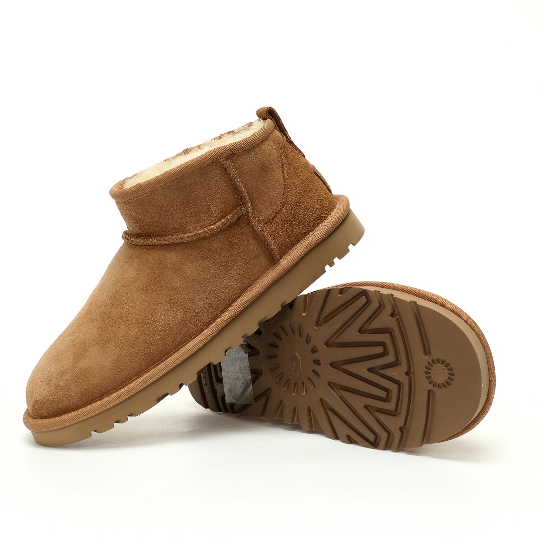 细节图  🔥双11预热特惠🔥CX专供 独家纯原 【UGG】原xx 【新品实拍篇】优选D版#女鞋采用翻毛皮鞋面材质#内嵌人造羊毛毛绒里衬和鞋垫,保暖锁热#内嵌可拆卸植入式羊毛鞋垫#Treadlite轻翼科技外底-优质的防滑,耐磨性,和良好的弹性❗️2024FW秋冬新款,美国轻奢品牌🐑UGG W Classic Ultra Mini 经典迷你超短系列8.9cm短筒加绒休闲百搭短靴“栗子棕加绒”1116109-CHE ⚠️ 7.38.39.40 产品描述:不对称的鞋口,边缝处带锁边缝线细节,后拉扣,翻毛皮鞋跟支撑架,多种色调彰显时尚魅力.品名:Classic Ultra Mini 经典迷你短靴(特别款)鞋面:羊毛皮 鞋筒高:鞋筒高度为8.9厘米