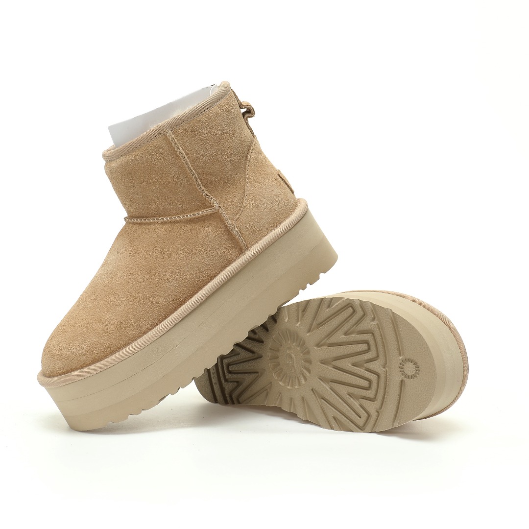 细节图  🔥双11预热特惠🔥CX专供 独家纯原 【UGG】原xx 【新品实拍篇】品质W版#女鞋广东原产#升级原楦原纸版开发版型#采用TPU模压定型固色翻毛皮鞋面材质#内嵌人造卷曲羊毛毛绒里衬和鞋垫,保暖锁热#选用17毫米UGGPURETM 植入式羊毛里衬与可拆卸的UGGPURETM 植入式羊毛鞋垫#加厚5.08厘米Treadlite轻翼科技外底-优质的防滑,耐磨性,和良好的弹性❗️2024FW秋冬新款,美国轻奢品牌🐑UGG W Classic Ultra Mini Platform 迷你增强厚底版系列经典加厚款松糕迷你短筒休闲百搭厚底短靴“沙米棕加绒”1134991-SAND ⚠️ 6.37.38.39.40 产品描述:不对称的鞋口,边缝处带锁边缝线细节,后拉扣,翻毛皮鞋跟支撑架,多种色调彰显时尚魅力.品名:Classic Ultra Mini Platform 迷你增强版短靴(厚底款)鞋面:羊毛皮 鞋筒高:约14CM