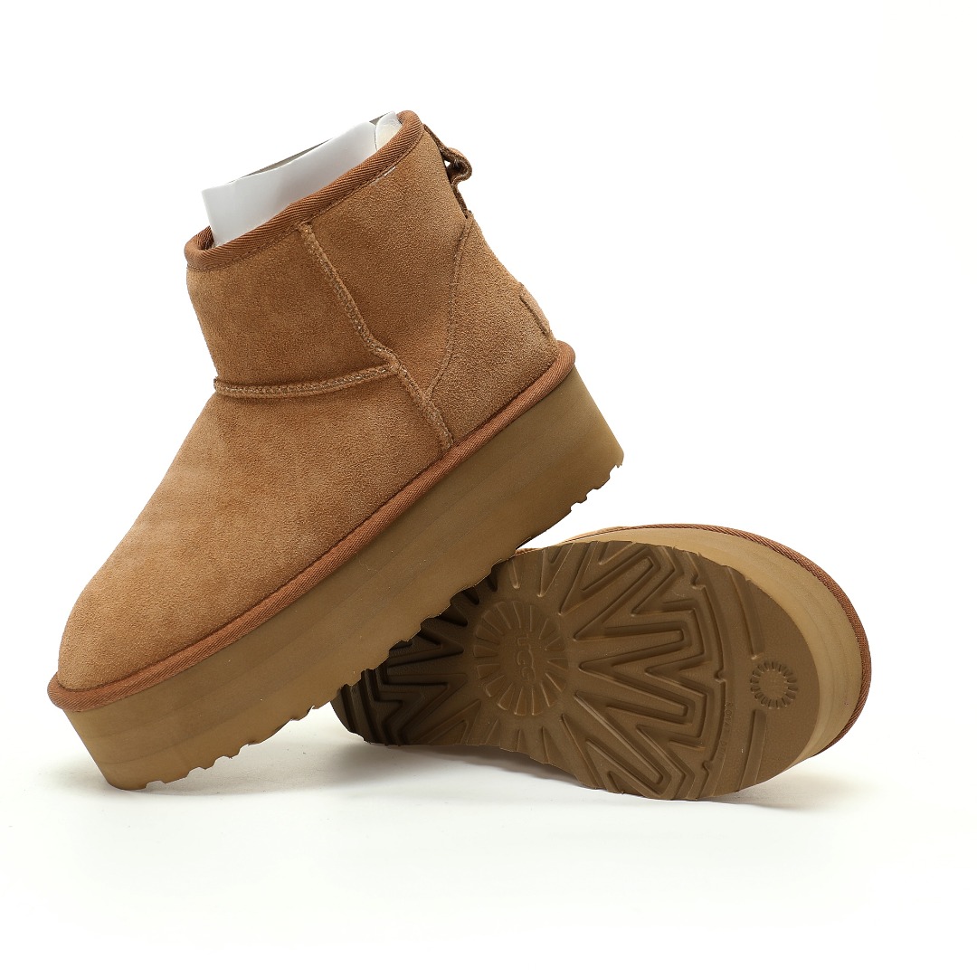 细节图  🔥双11预热特惠🔥CX专供 独家纯原 【UGG】原xx 【新品实拍篇】品质W版#女鞋广东原产#升级原楦原纸版开发版型#采用TPU模压定型固色翻毛皮鞋面材质#内嵌人造卷曲羊毛毛绒里衬和鞋垫,保暖锁热#选用17毫米UGGPURETM 植入式羊毛里衬与可拆卸的UGGPURETM 植入式羊毛鞋垫#加厚5.08厘米Treadlite轻翼科技外底-优质的防滑,耐磨性,和良好的弹性❗️2024FW秋冬新款,美国轻奢品牌🐑UGG W Classic Ultra Mini Platform 迷你增强厚底版系列经典加厚款松糕迷你短筒休闲百搭厚底短靴“可乐深棕加绒”1134991-CHE ⚠️ 6.37.38.39.40 产品描述:不对称的鞋口,边缝处带锁边缝线细节,后拉扣,翻毛皮鞋跟支撑架,多种色调彰显时尚魅力.品名:Classic Ultra Mini Platform 迷你增强版短靴(厚底款)鞋面:羊毛皮 鞋筒高:约14CM