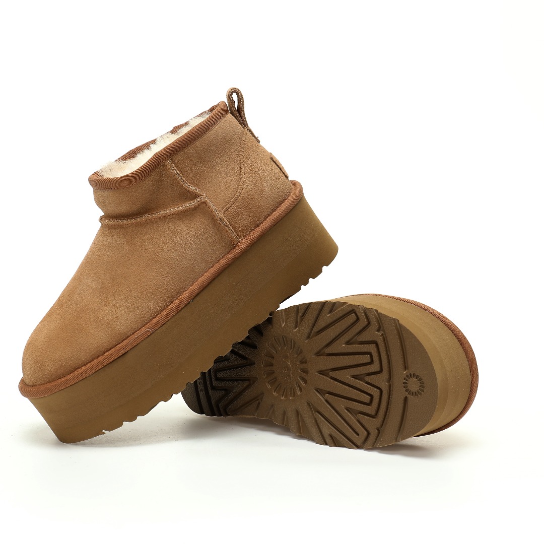 细节图  🔥双11预热特惠🔥CX专供 独家纯原 【UGG】原xx 【新品实拍篇】品质W版#女鞋广东原产#升级原楦原纸版开发版型#采用TPU模压定型固色翻毛皮鞋面材质#内嵌人造卷曲羊毛毛绒里衬和鞋垫,保暖锁热#选用17毫米UGGPURETM 植入式羊毛里衬与可拆卸的UGGPURETM 植入式羊毛鞋垫#加厚5.08厘米Treadlite轻翼科技外底-优质的防滑,耐磨性,和良好的弹性❗️2024FW秋冬新款,美国轻奢品牌🐑UGG W Classic Ultra Mini Platform Bovelty 新奇增强厚底版系列经典加厚款松糕迷你短筒休闲百搭厚底短靴“可乐深棕加绒”1135092-CHE ⚠️ 6.37.38.39.40 产品描述:不对称的鞋口,边缝处带锁边缝线细节,后拉扣,翻毛皮鞋跟支撑架,多种色调彰显时尚魅力.品名:Classic Ultra Mini Platform 迷你增强版短靴(厚底款)鞋面:羊毛皮 鞋筒高:约10CM