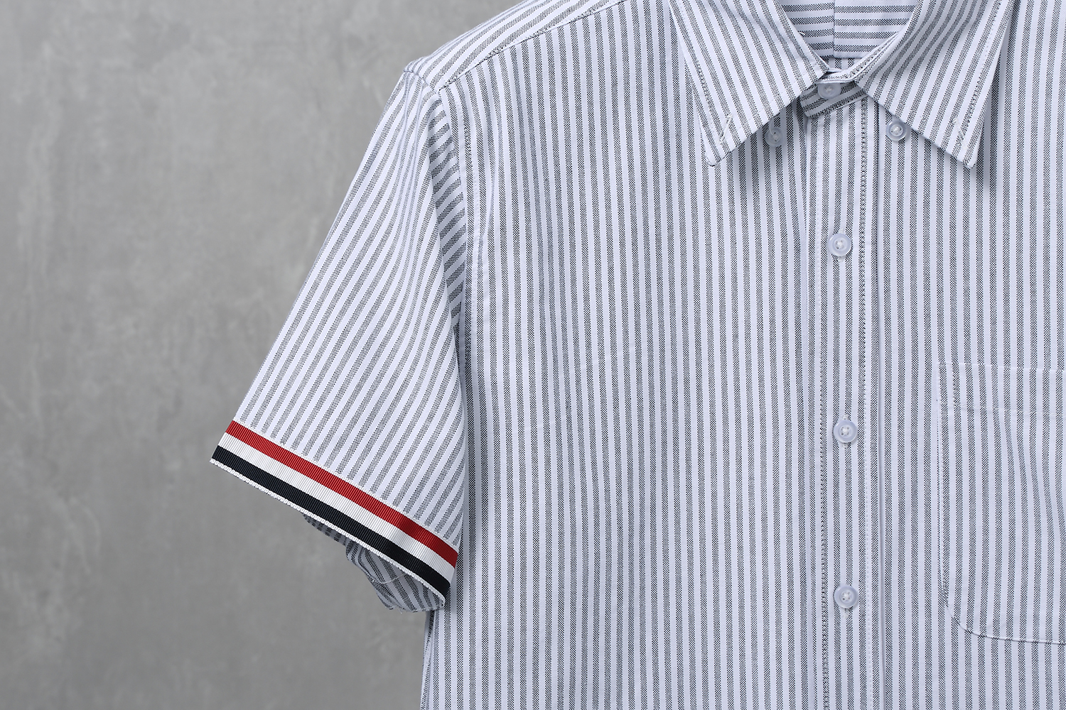 “Thom Browne Striped Short-Sleeve Shirt in High-Quality Oxford Twirl” - 图片 5