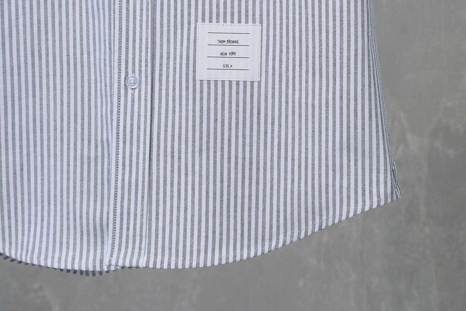 “Thom Browne Striped Short-Sleeve Shirt in High-Quality Oxford Twirl” - 图片 7