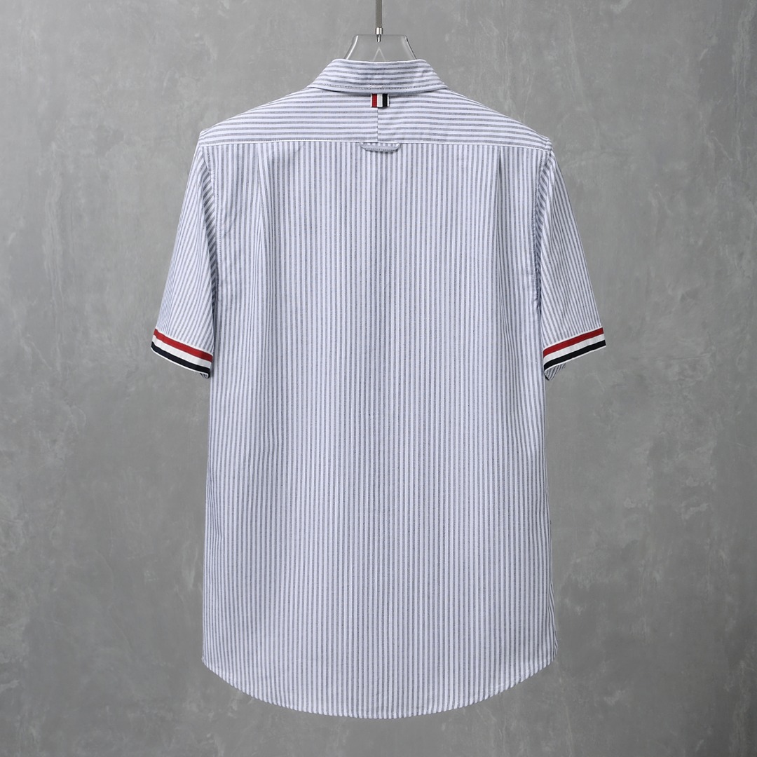 “Thom Browne Striped Short-Sleeve Shirt in High-Quality Oxford Twirl” - 图片 3