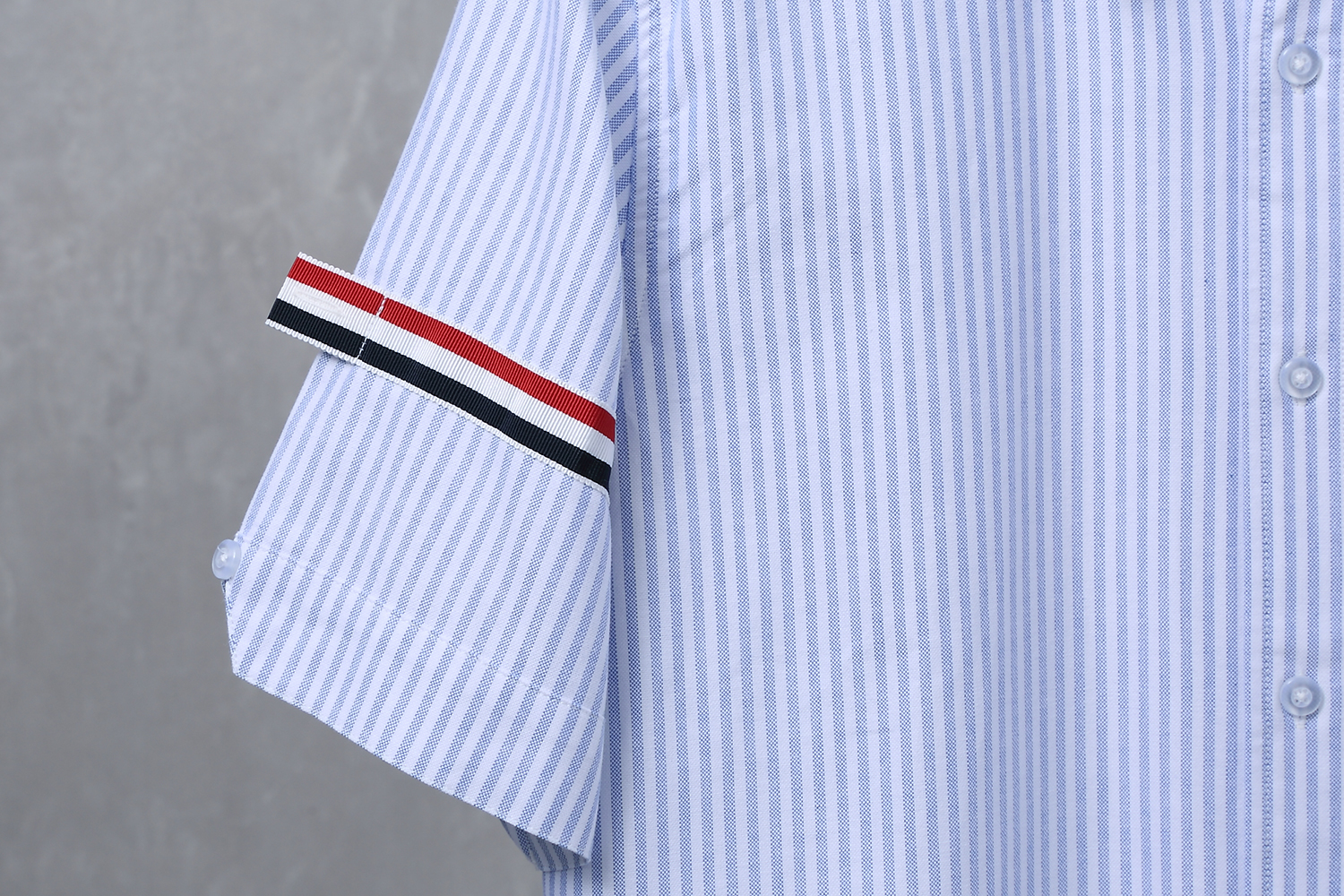 TB Thom Browne Blue Grey Striped Short-Sleeve Shirt with Double-Sleeve Belt - 图片 5