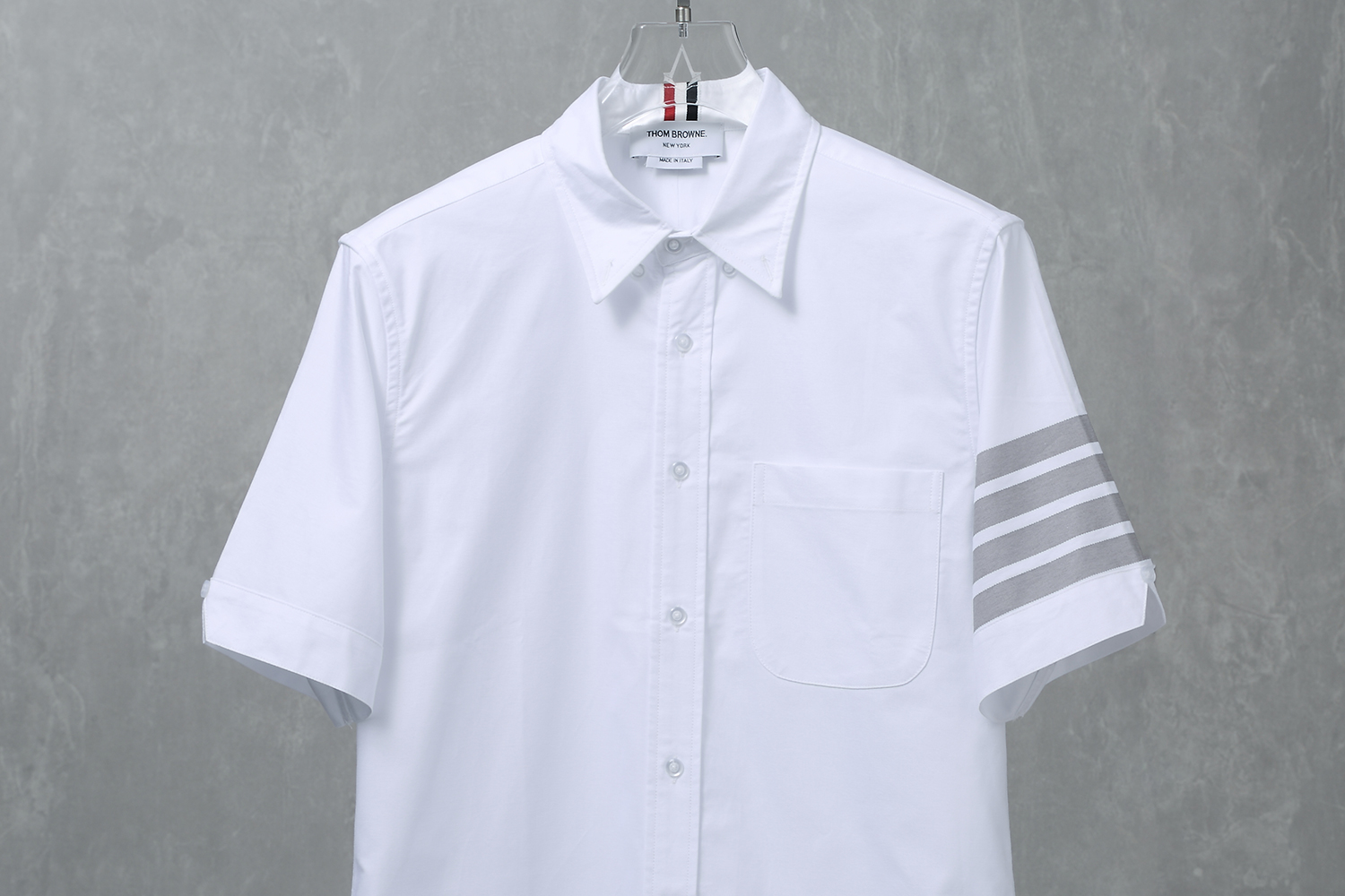 Thom Browne TB Shirt: High-Quality White Shirt with Gray Bars and Transparent Buttons - 图片 2