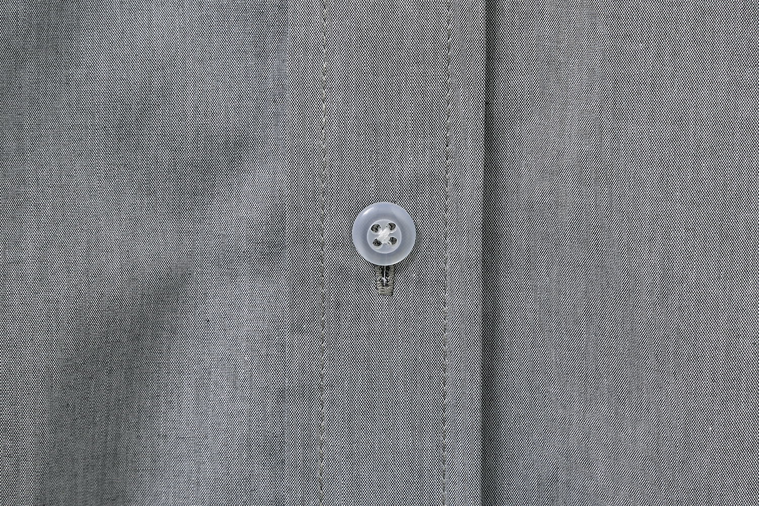 High-Quality Grey Cotton Thom Browne Shirt with Transparent Buttons, Water-Resistant & Sophisticated - 图片 5