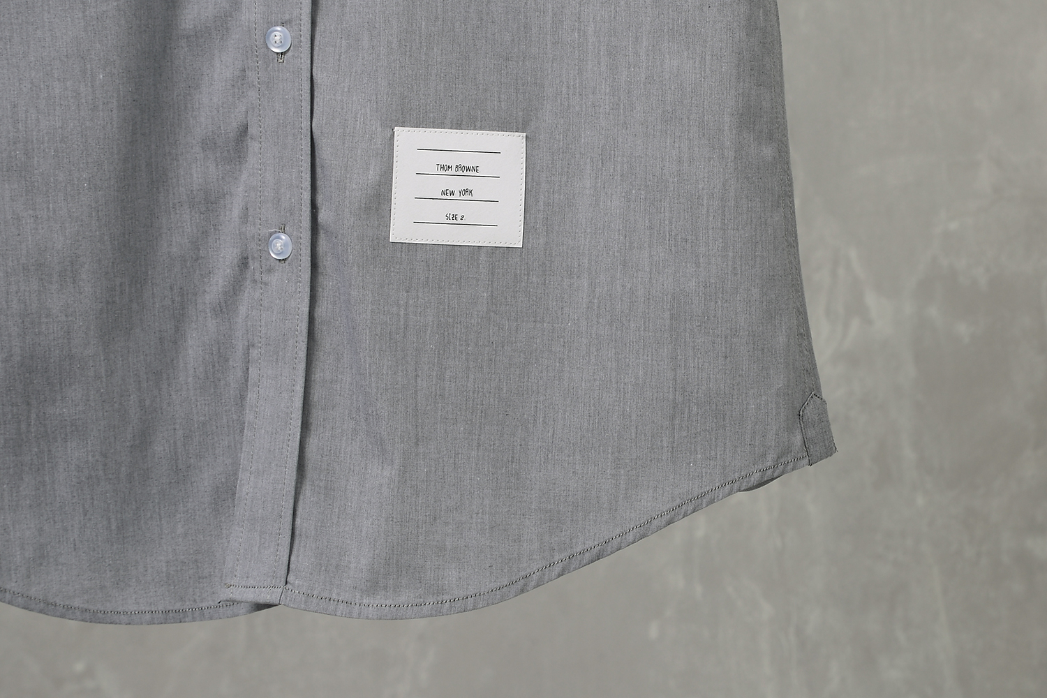 High-Quality Grey Cotton Thom Browne Shirt with Transparent Buttons, Water-Resistant & Sophisticated - 图片 9