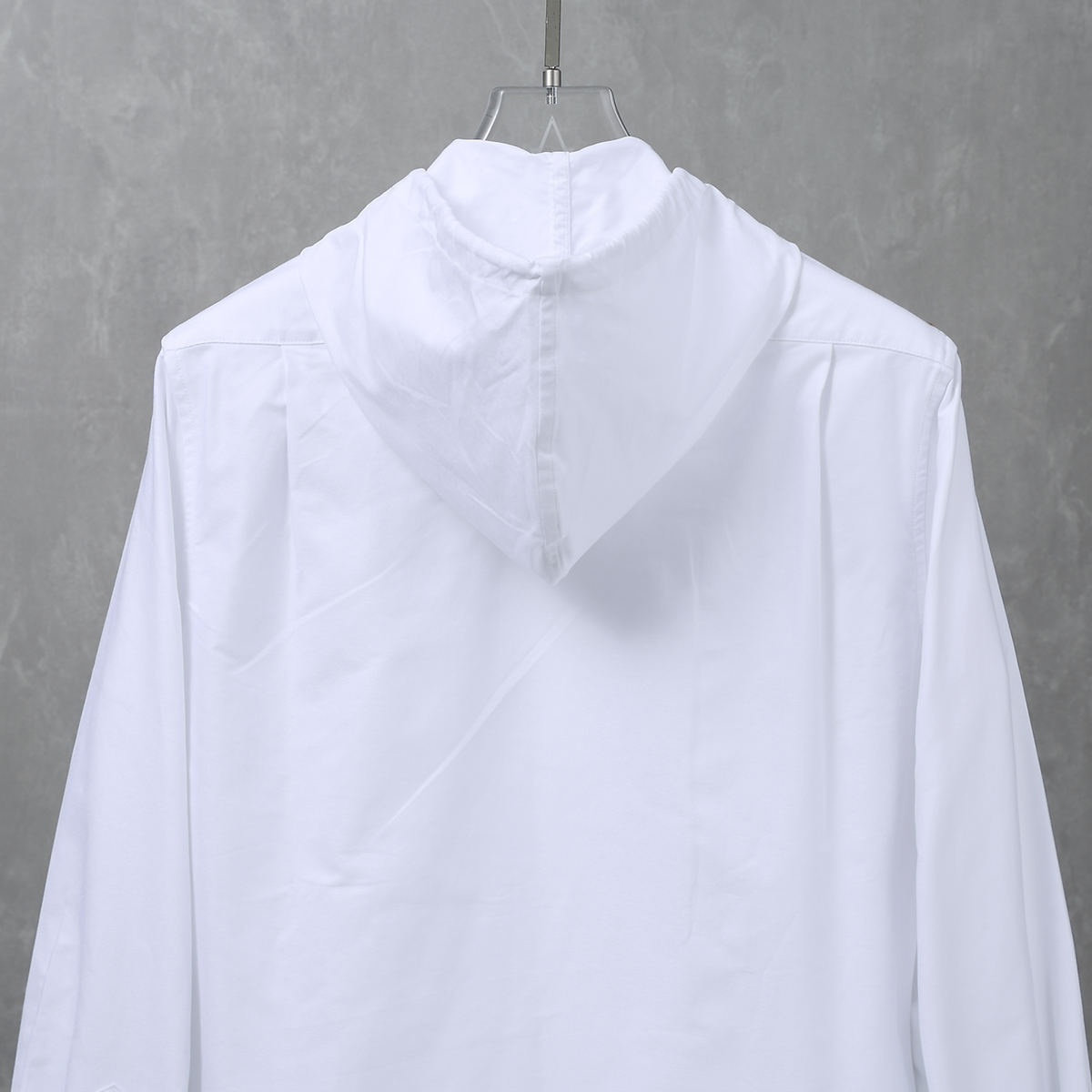 Tom Browne: Luxe New Collection Featuring Tiara-Chained Shirts and Oxford Swipe Coats - 图片 4