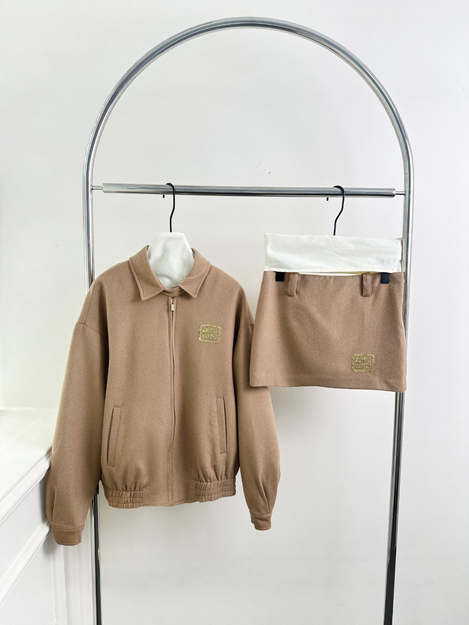 Abbigliamento Giacca & Soprabito Gonne Collezione Autunno/Inverno SML2025200 1 Abbigliamento Giacca & Soprabito Gonne Collezione Autunno/Inverno SML2025200