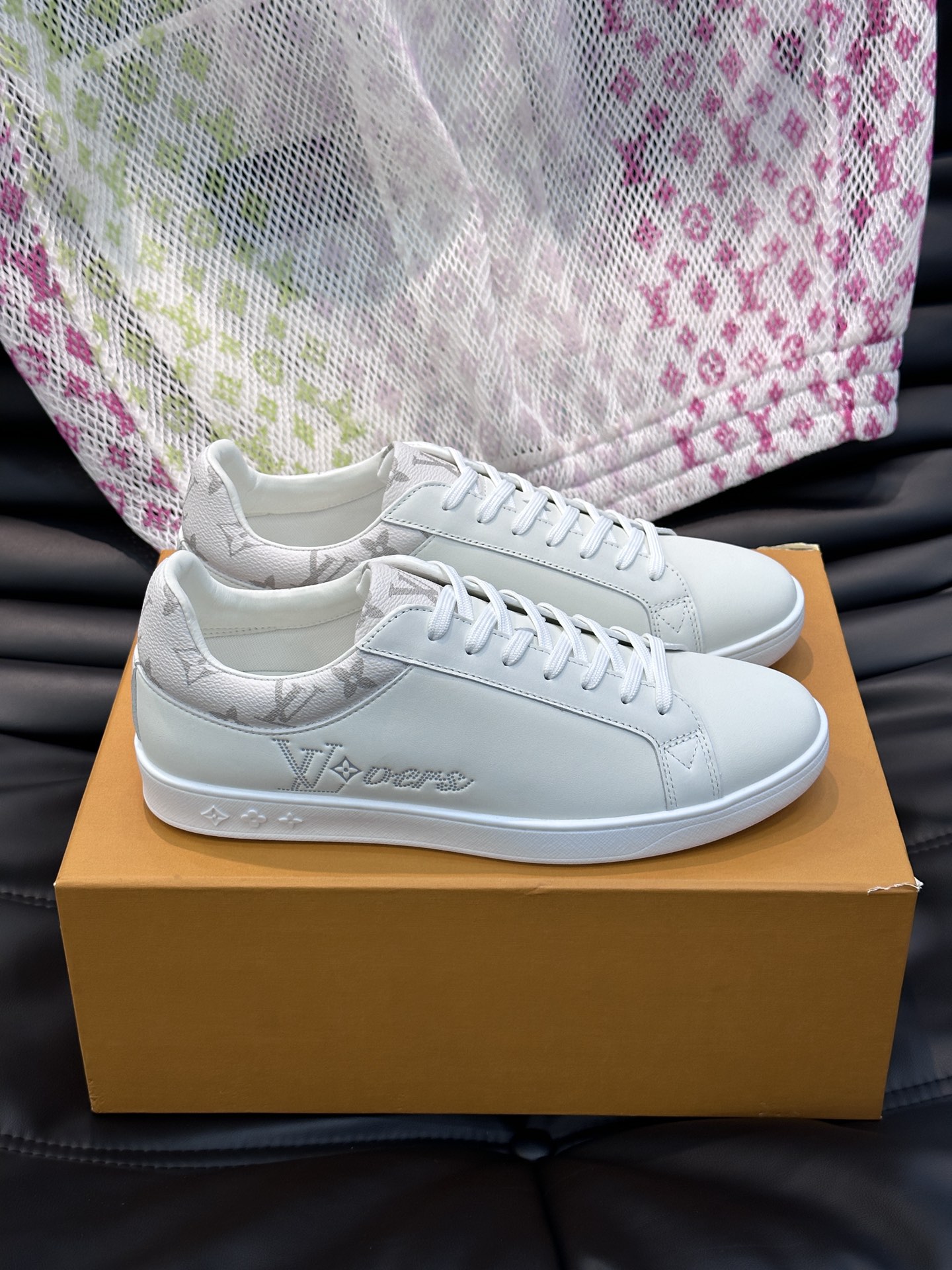 Alternative view of Sneakers 10859