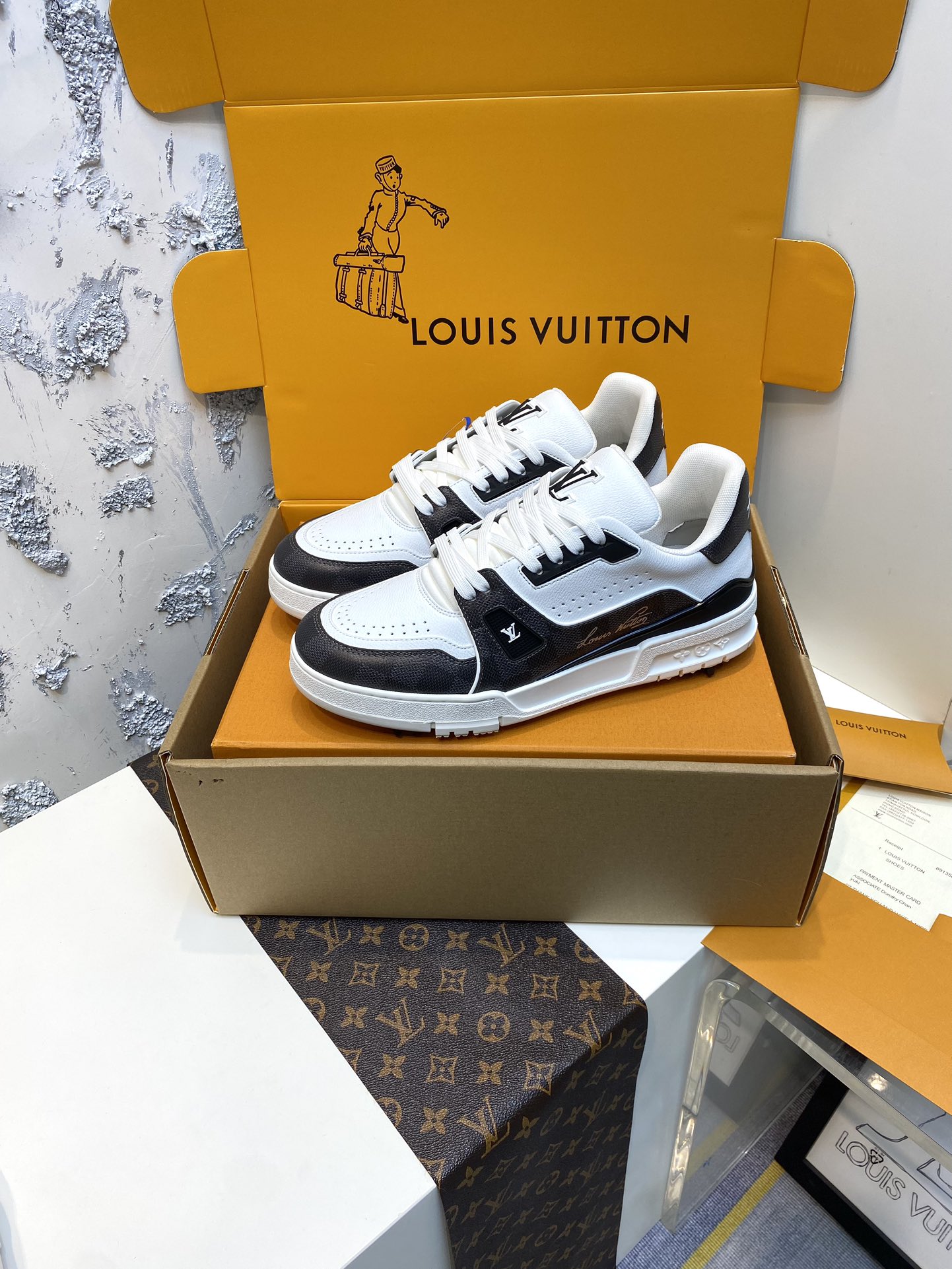 Alternative view of Louis Vuitton Sneakers 10858