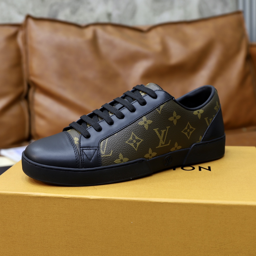 Alternative view of Louis Vuitton Sneakers 10800