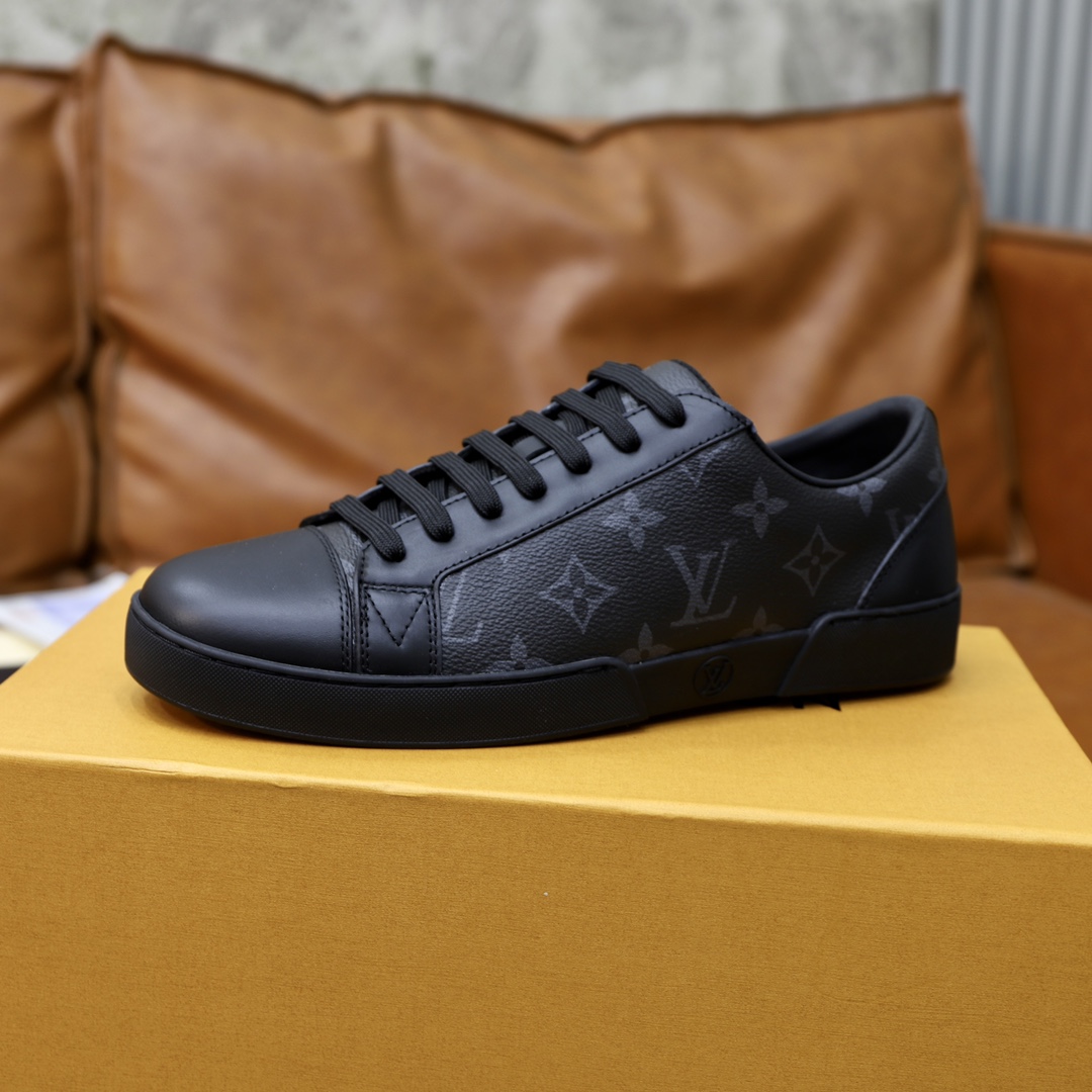 Louis Vuitton Sneakers 10800