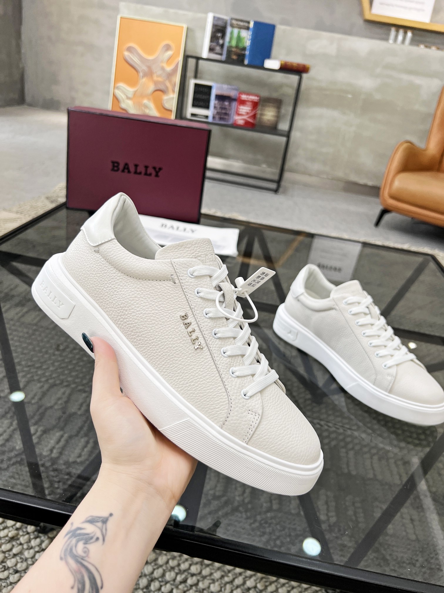 Alternative view of Sneakers 13427