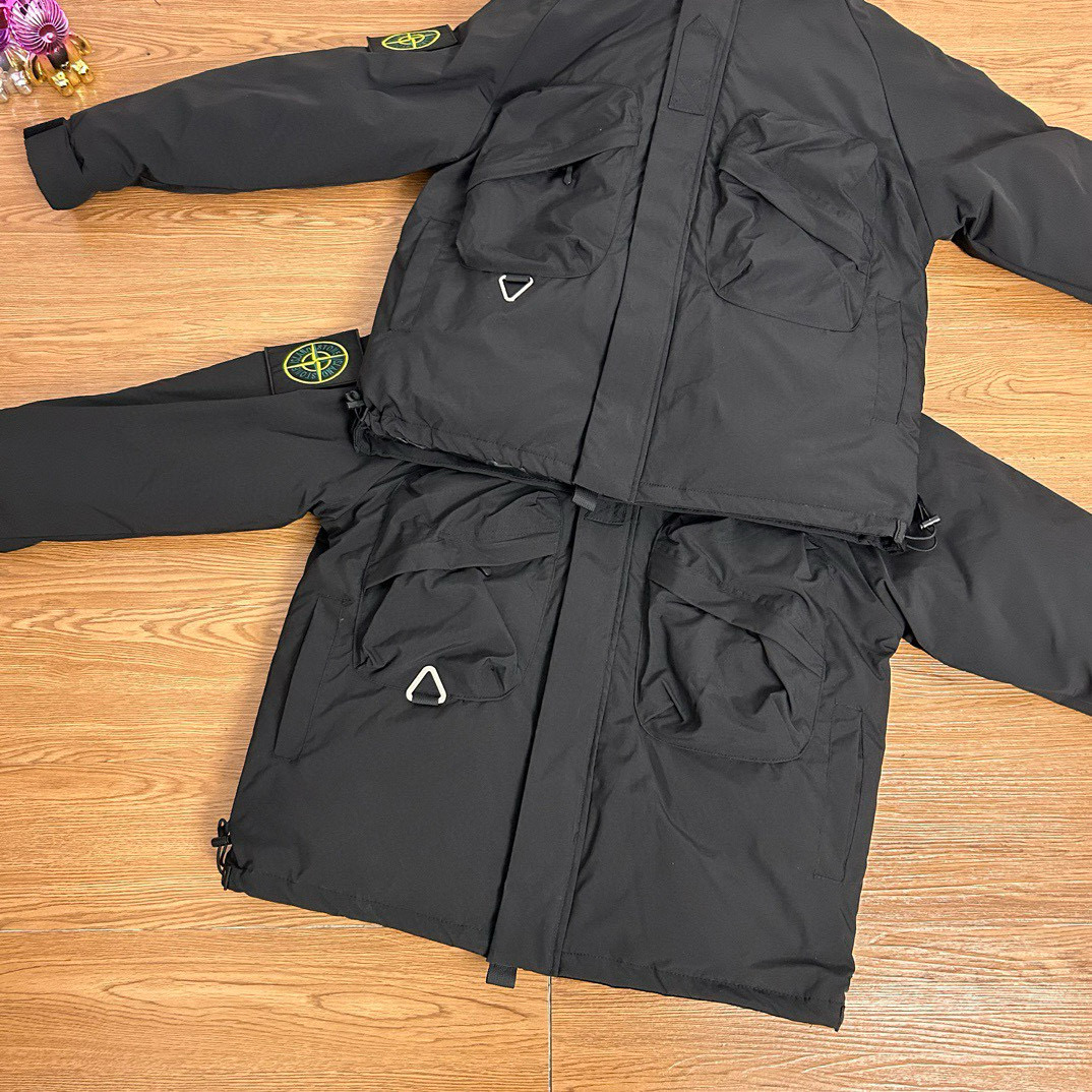 🛒购物价:155💰『黑金连帽羽绒服』掌柜严选好货,海外代购版本三标齐全,Stone Island 石头岛机能双口袋魔术贴勋章黑金石墨烯羽绒棉棉服
【实拍品质 放心入手】
面料采用高品质科技图层防风防雨设计 防寒升级 高密度面料 加棉加厚 3秒速热锁温 内置黑金石墨烯设计 更加保暖 为你防寒保暖 保驾护航 400克行棉设计 保暖性不失普通羽绒服 性价比非常高 非常好养护 版型宽松立体感十足 上身舒服 非常亲肤 还原正品 版型更正 高品质 放心穿 没有臃肿 经典高街风格 百搭好看 任何身材 轻松驾驭 细节满满
整个做工非常公整 2本针走线 整件多处双线重工缝纫工艺,正品羊毛刺绣标志 户外拉链设计 定制专属纽扣 精益求精 完美细节全套正品吊牌包装齐全 【水洗二维码 可进官网鉴定真伪 】还原正品辅料 正品包装 正品走线 做工精湛 无论从细节还是大货都是正品1:1做工 顶级🔝复刻版本 放心入手 闭眼买 喜欢就入
【正品logo标志 清洗时建议拆卸 保证原版质感跟损害】
颜色;黑色
尺码 M —XXL
衣长 胸围 肩宽
M 69 126 51
L 71 130 52
XL 73 134 53
XXL75 138 54
【手工测量误差2cm】