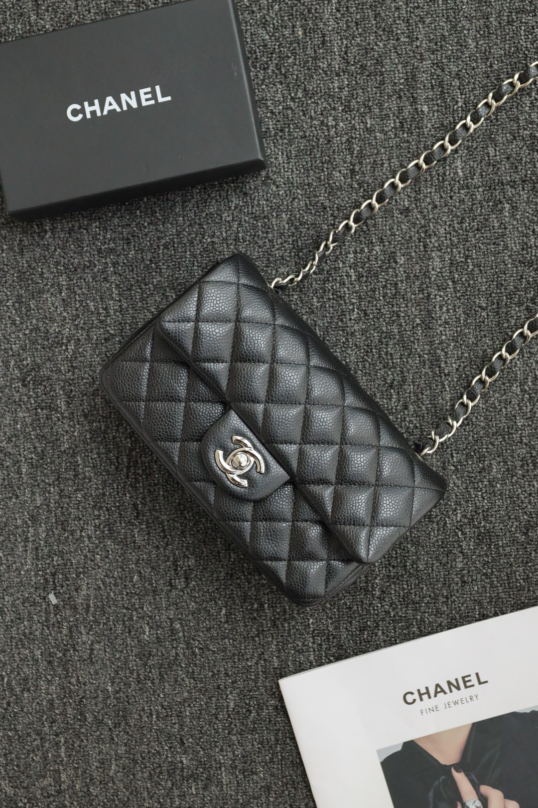 샤넬 CF 클래식 플랩백 20cm 블랙 은장 캐비어 소가죽 33208 Chanel Bag