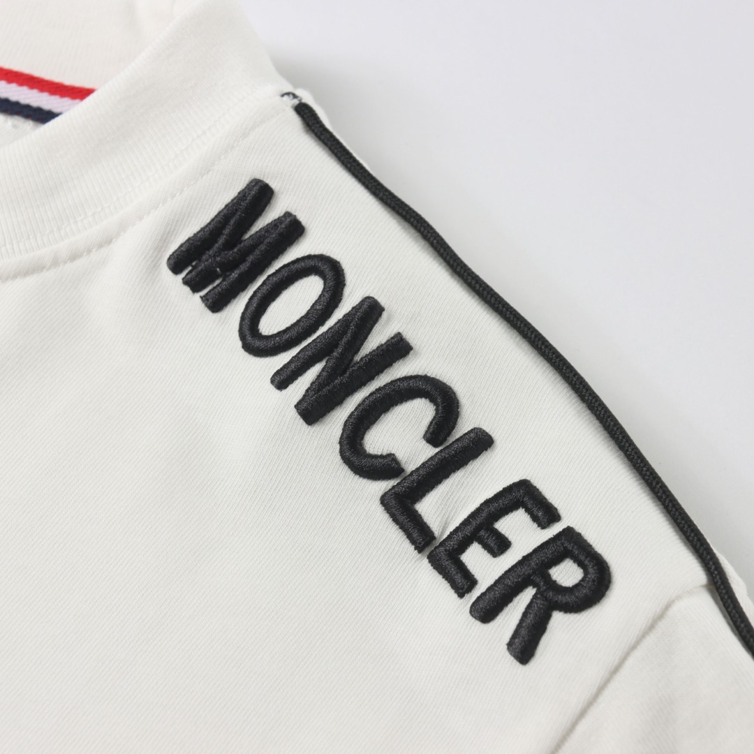 MONCLER/蒙口MC 双肩字母刺绣短袖T恤 32支纱线270克全棉洗水面料