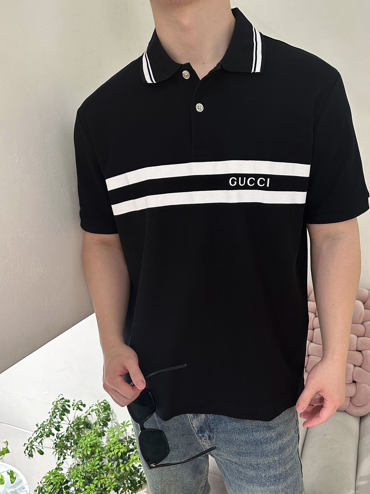 Gucci GUC nuevo polo de manga corta con logo de letras en franjas horizontales, referencia de uso