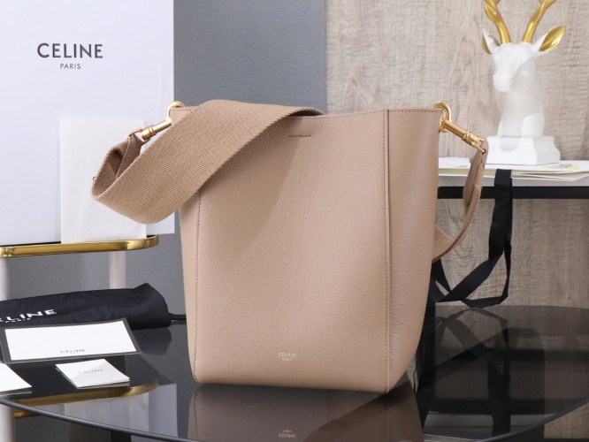 CELINE Sangle Bucket Bag, Stylish and Durable Handbag, 18-13-25 cm 1 CELINE Sangle Bucket Bag, Stylish and Durable Handbag, 18-13-25 cm