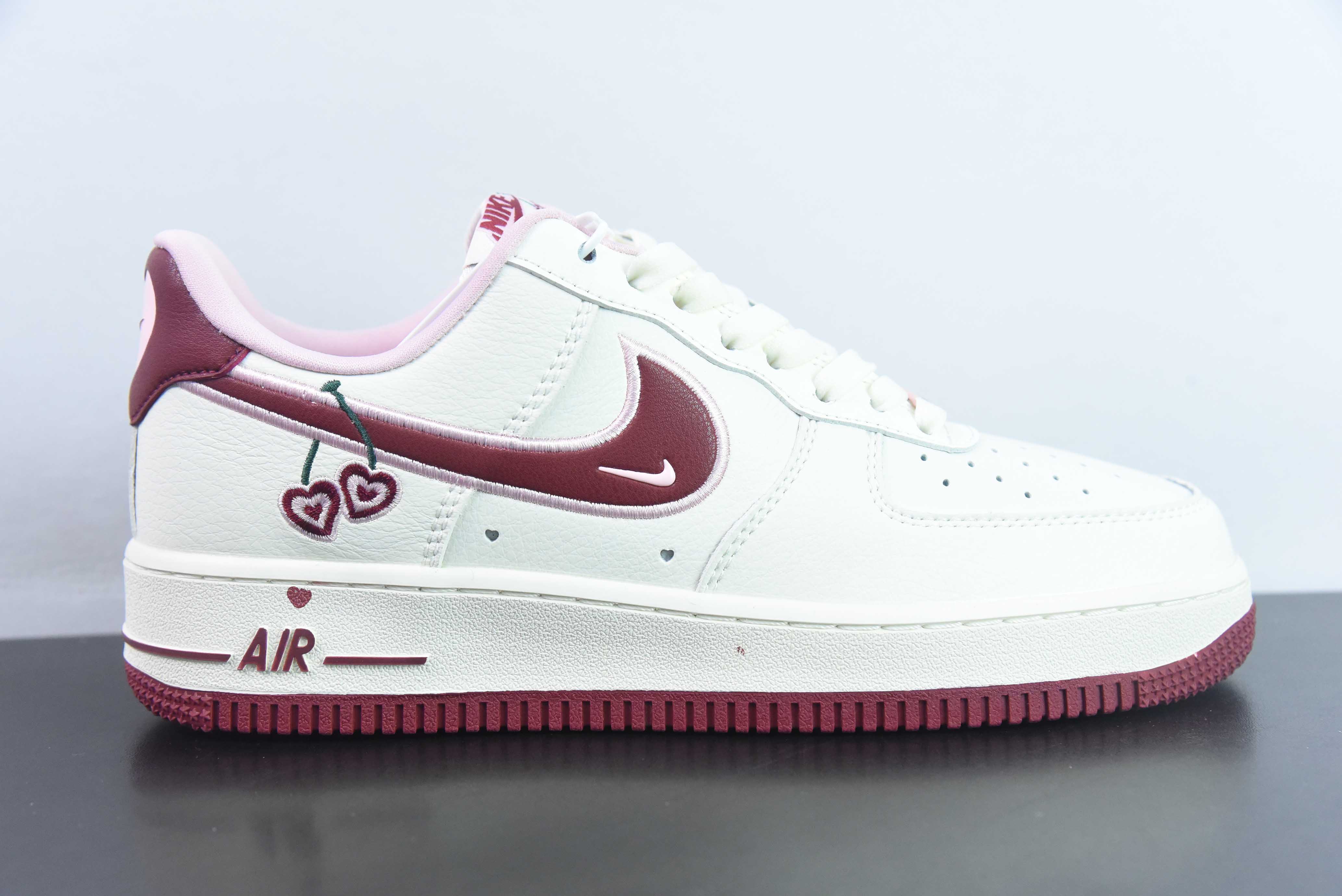 BAJ13634937 NK Air Force 1 ” Valentines‘s Day “ Cereza Día de San Valentín Air Force One de caña baja zapatil…