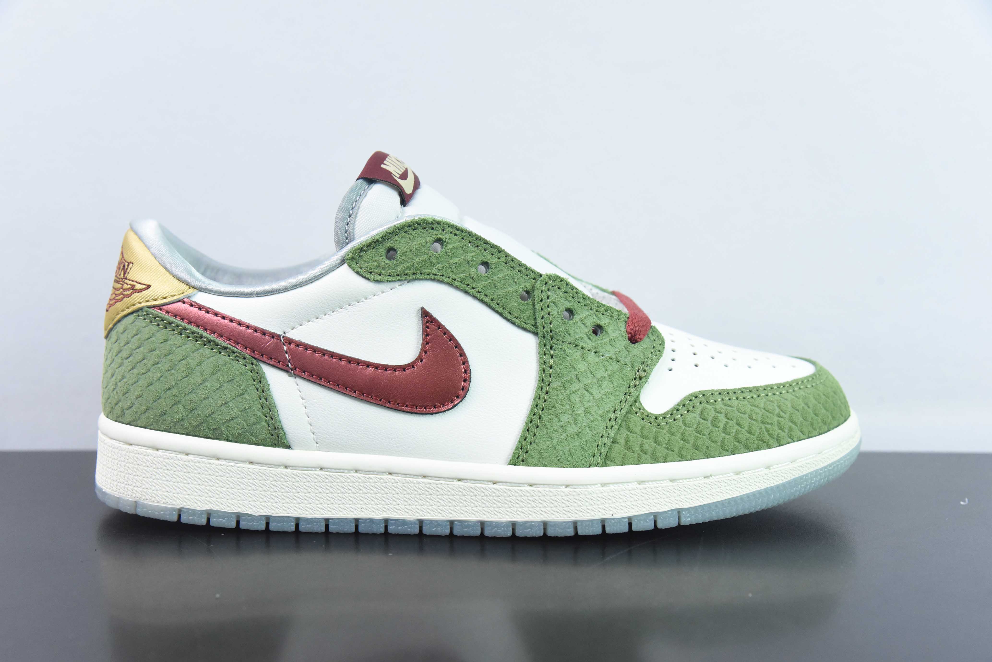 UNU17639943 Air Jordan AJ1 Low OG "Year of the Dragon"CNY 龙年限定白绿 货号：FN3727-100 尺码：36-47.5