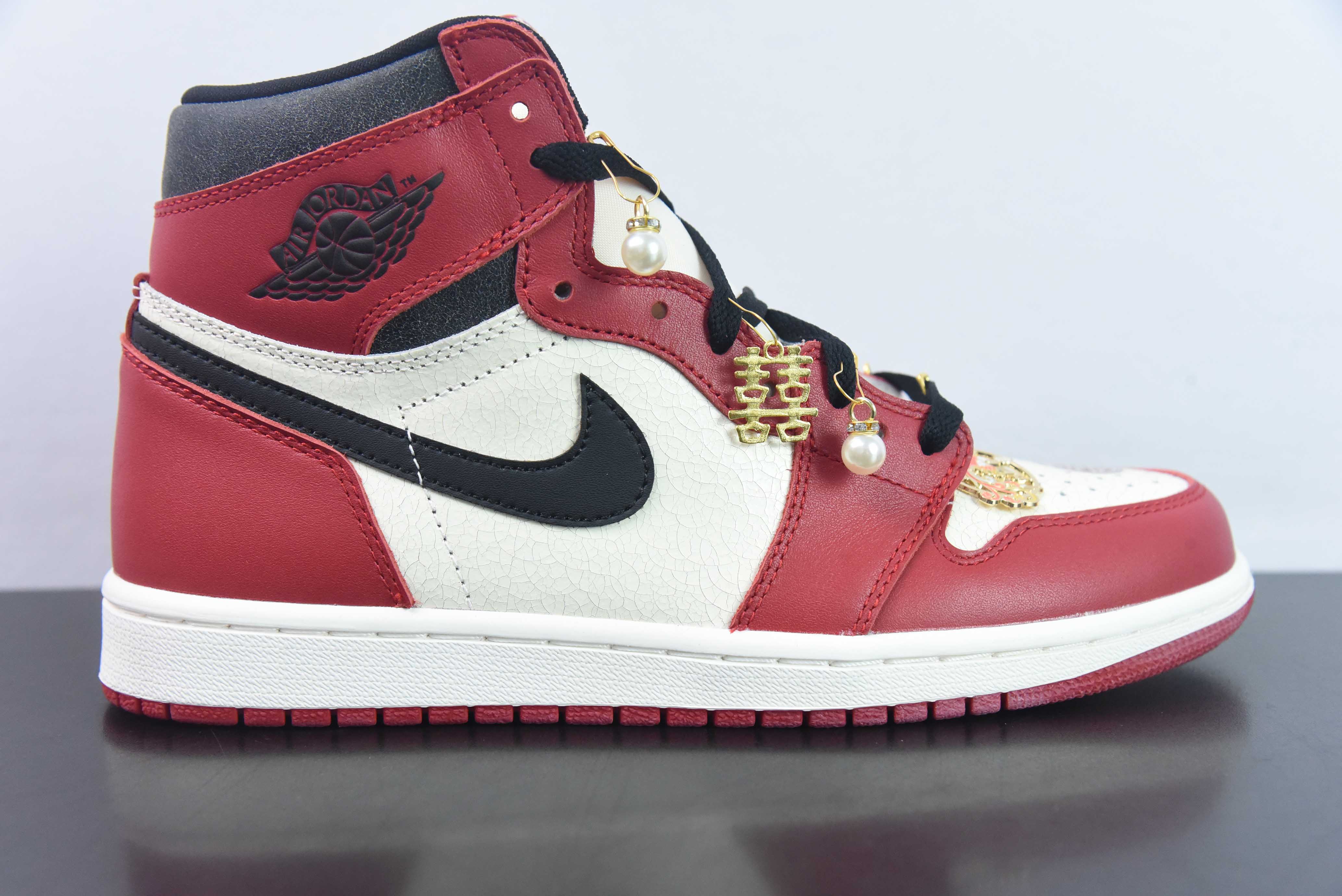 LBQ11355046 Air Jordan 1 Retro High OG " Chicago Reimagined " 做旧芝加哥 DZ5485-612 尺码：36-47 婚庆定制 「退货配件丢失扣20」「配件需要…