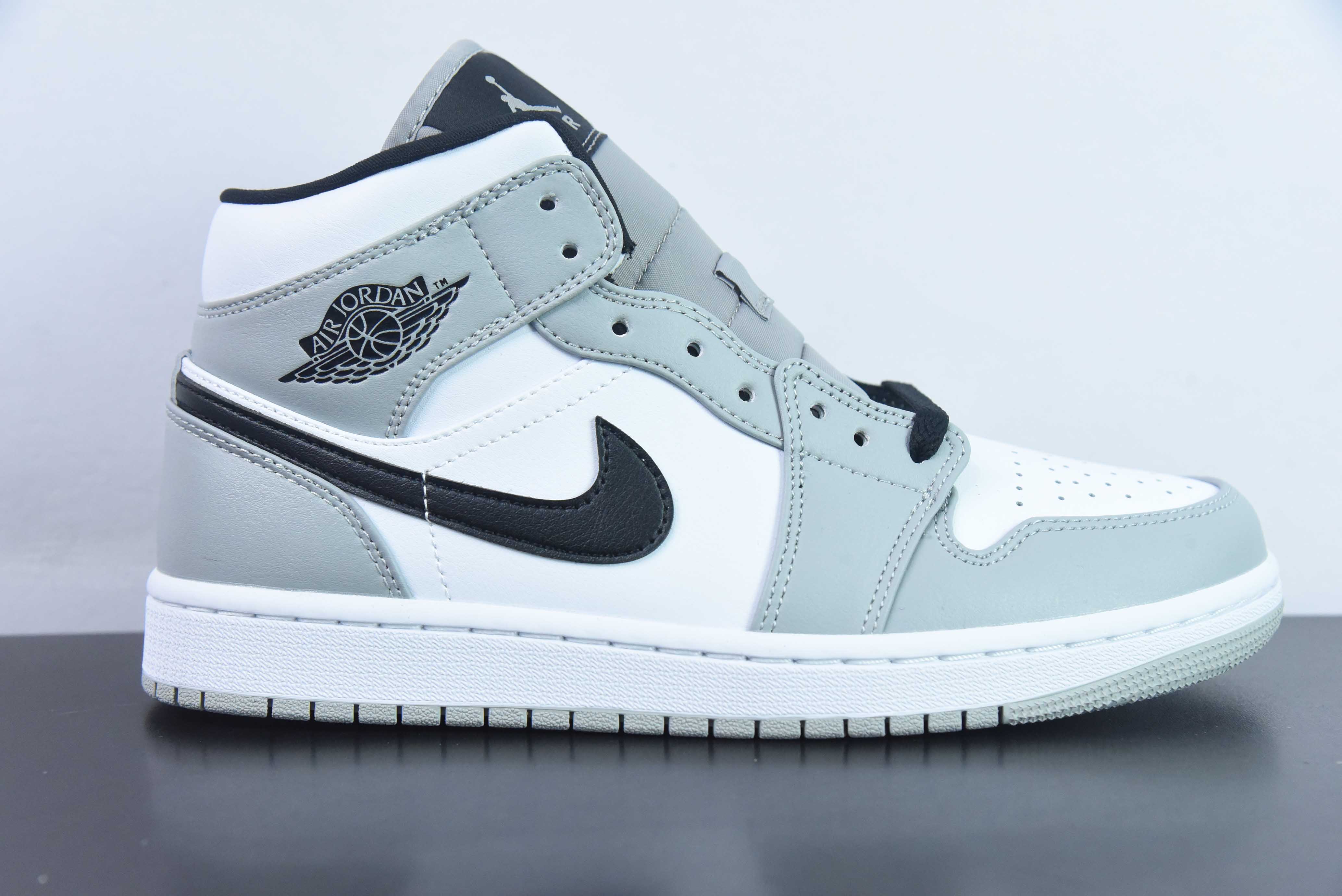 QBN75029730 NK Air Jordan AJ1 Mid AJ1乔1中帮文化篮球鞋 男鞋8孔 货号：554724-092 烟灰 尺码：36-46