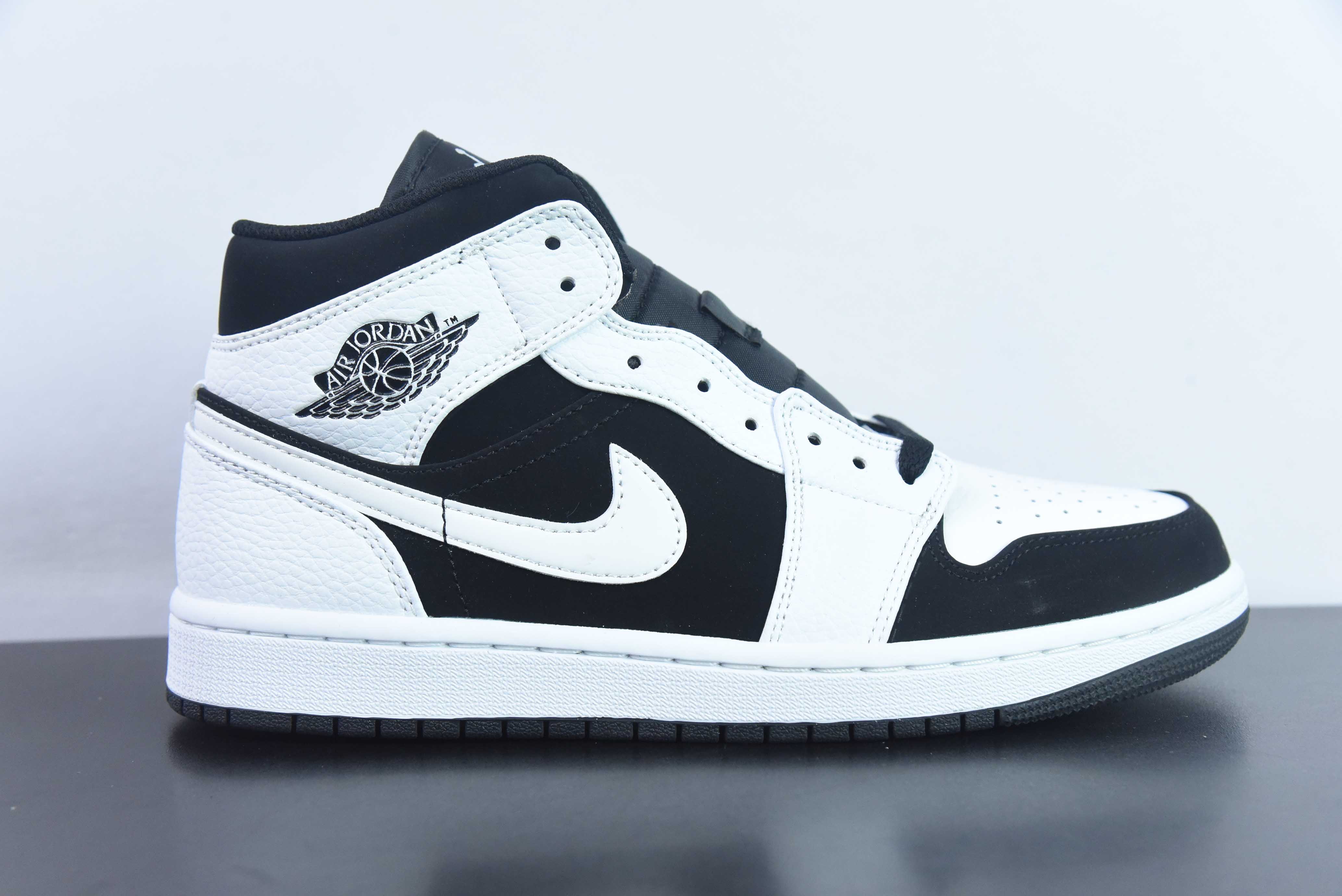 QBN75029730 NK Air Jordan AJ1 Mid AJ1乔1中帮文化篮球鞋 男鞋8孔 货号：554724-113 黑白熊猫 尺码：36-46