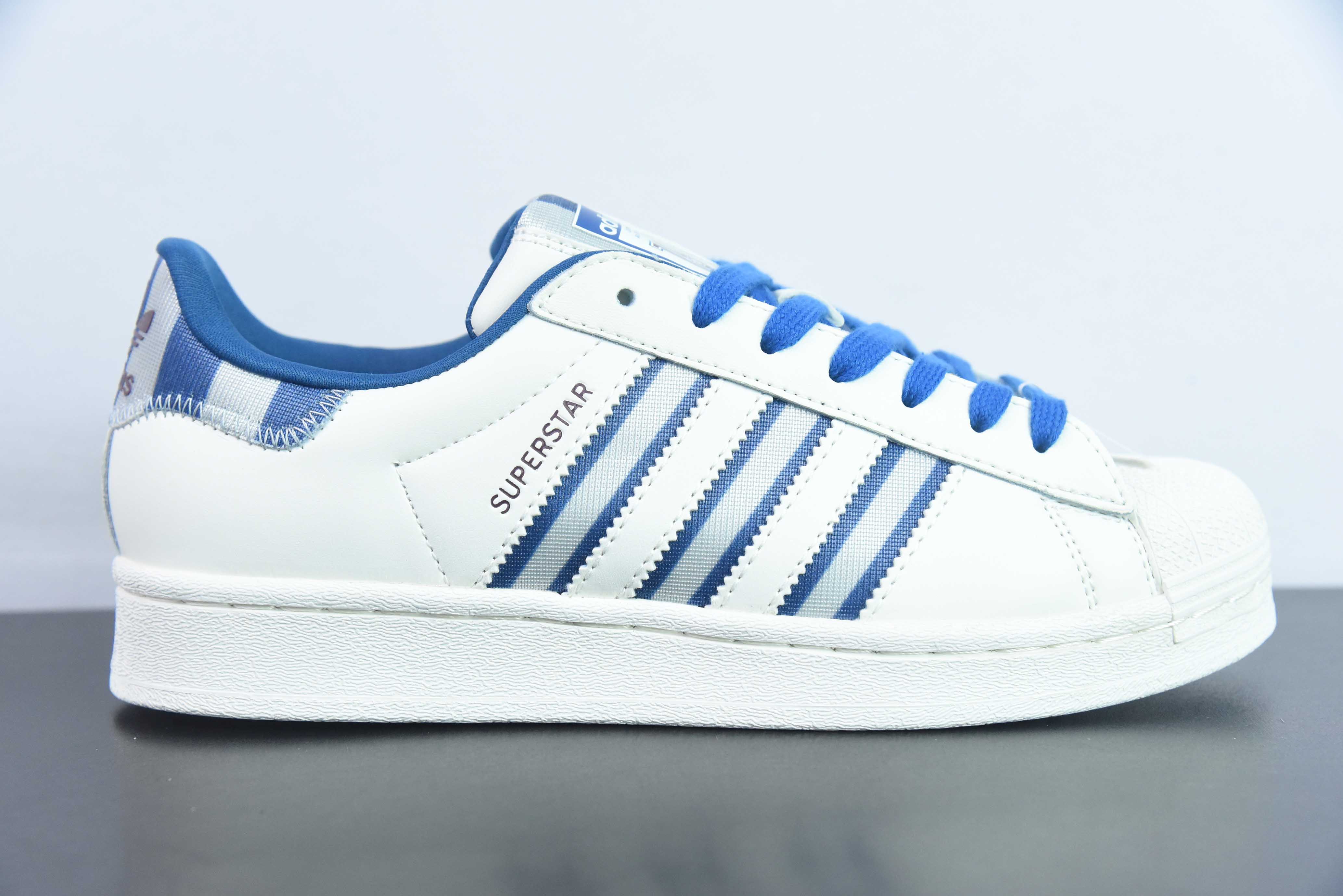 阿迪 QLH10613238 AD Originals Superstar 休闲板鞋 货号：IE7307 尺码：36-45