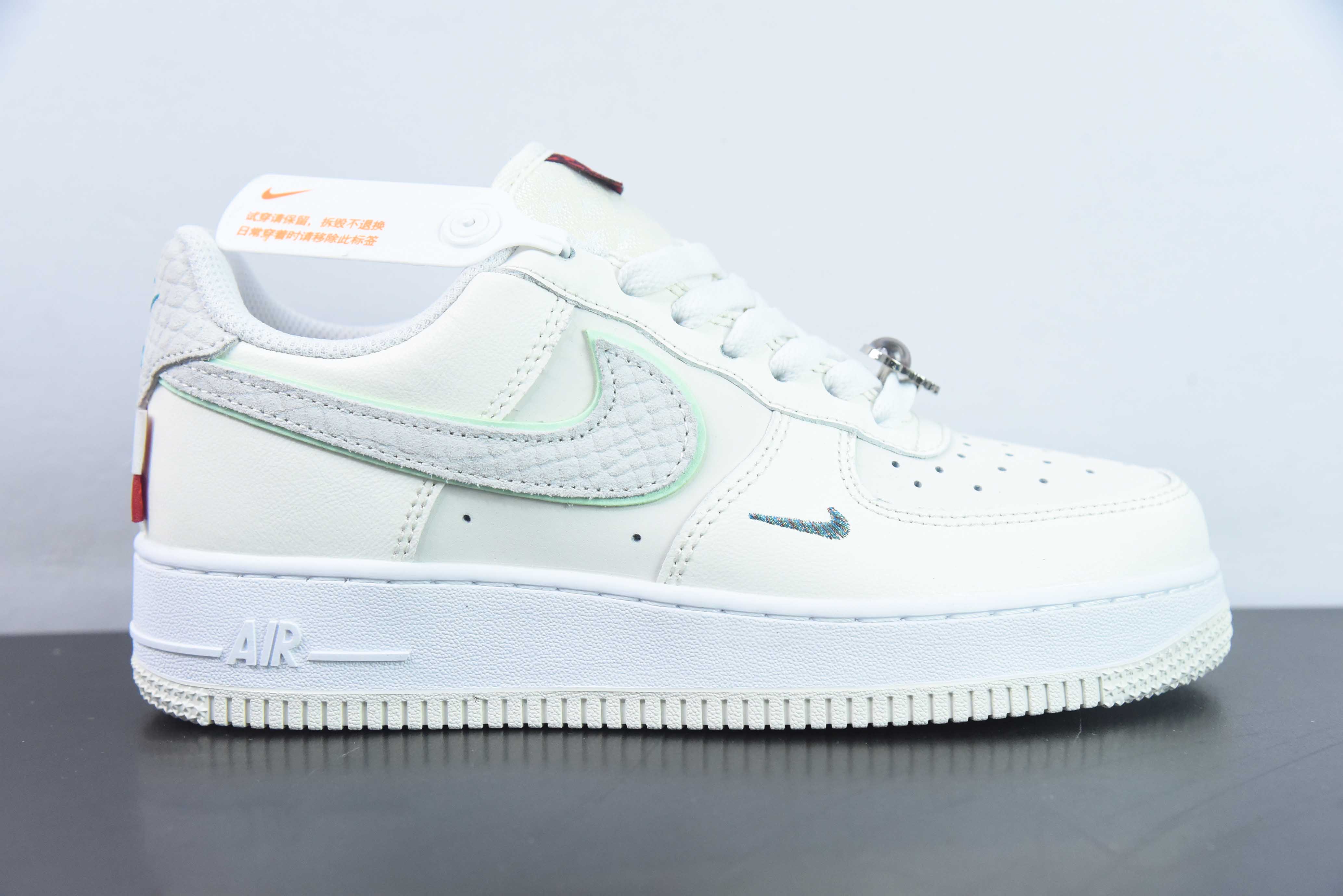 NAU35882839 NK Air Force 1´07 Low, Air Force 1 de caña baja versátil para deporte y ocio, edición limitada de…