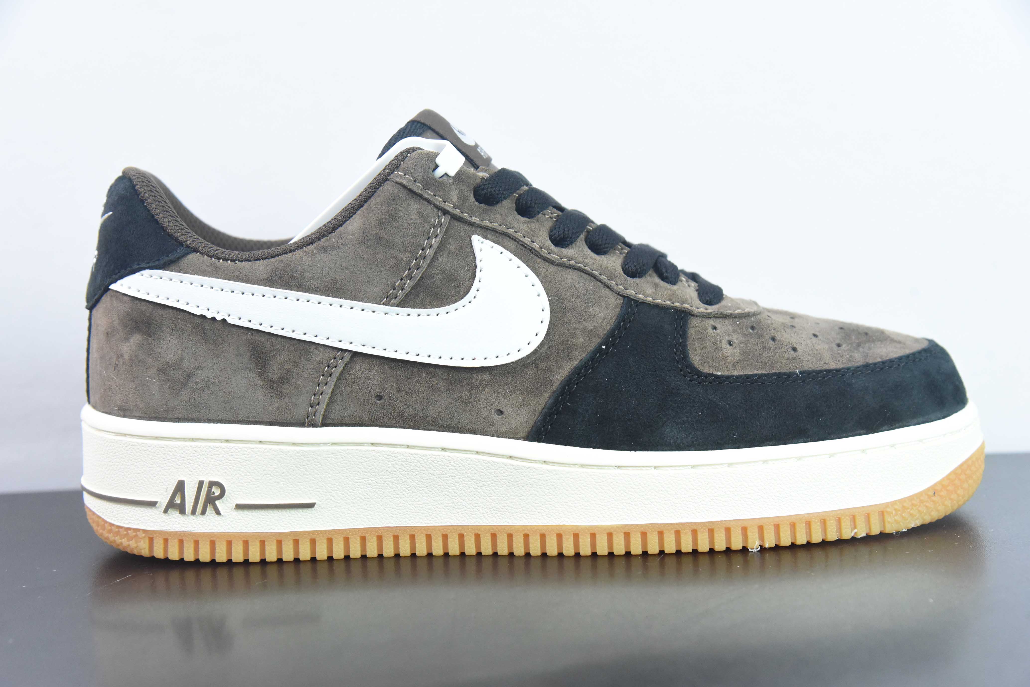 PAK21856746 Nike Air Force 1 Low de gamuza marrón y negro, Air Force 1 de caña baja para deporte y ocio, horm…